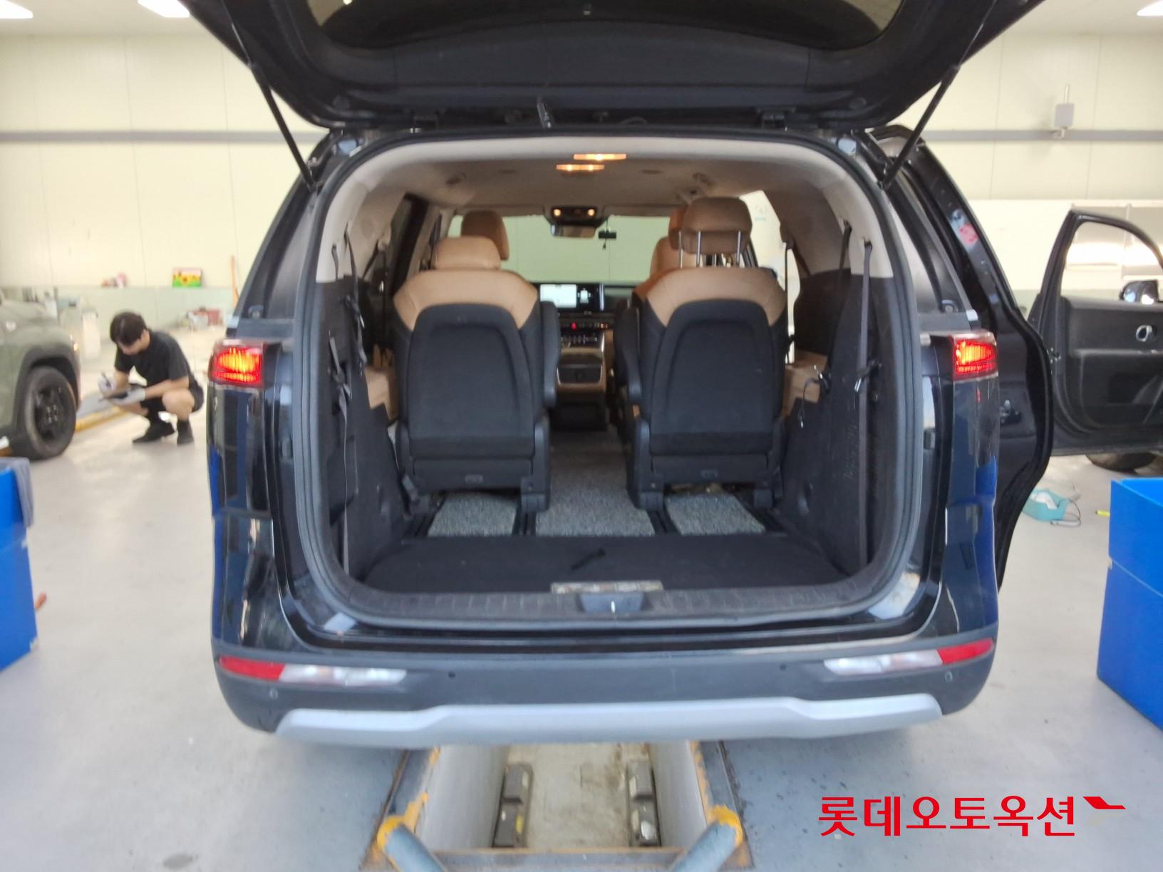 2023 - kia carnival