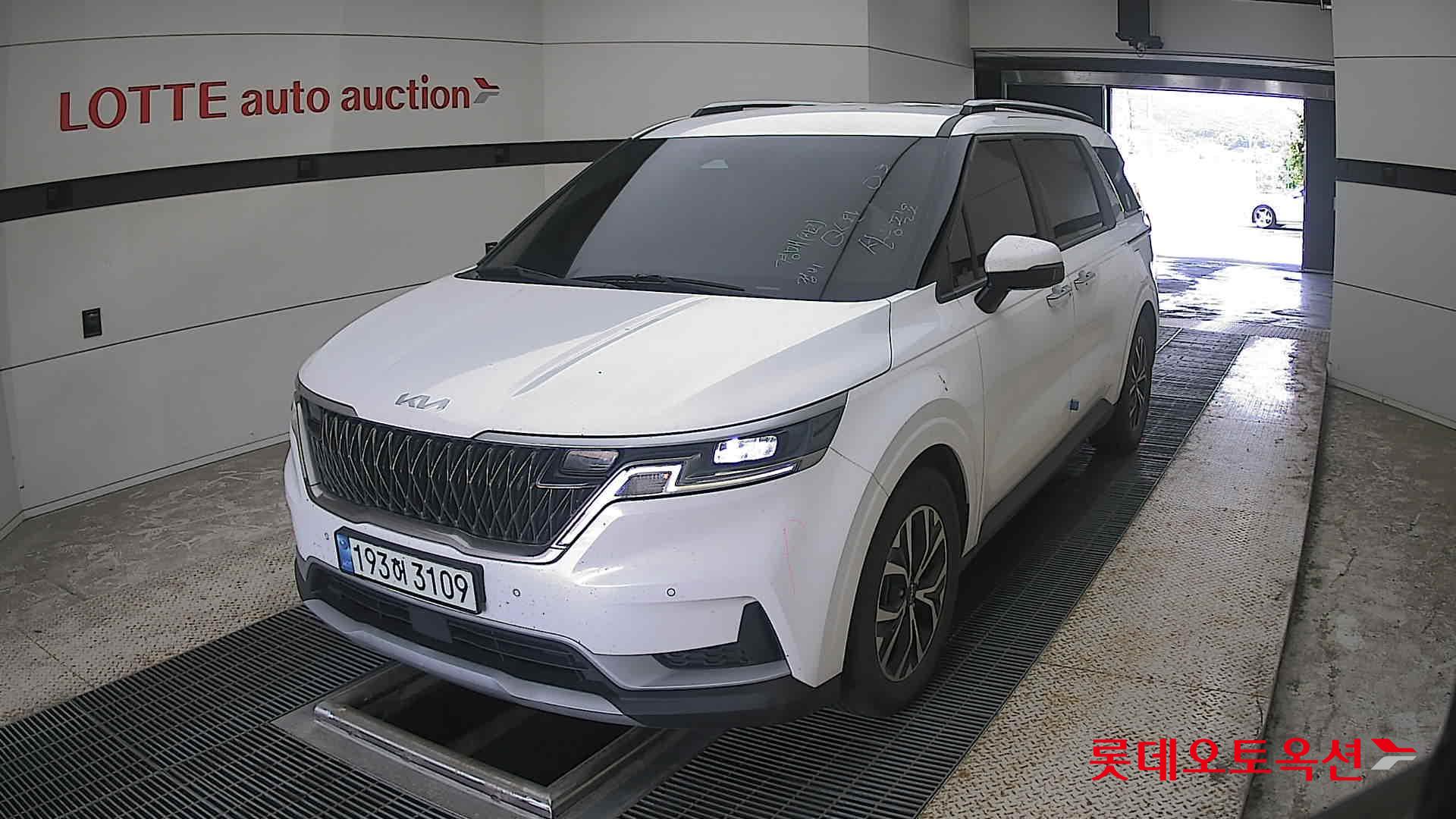 2023 - kia carnival