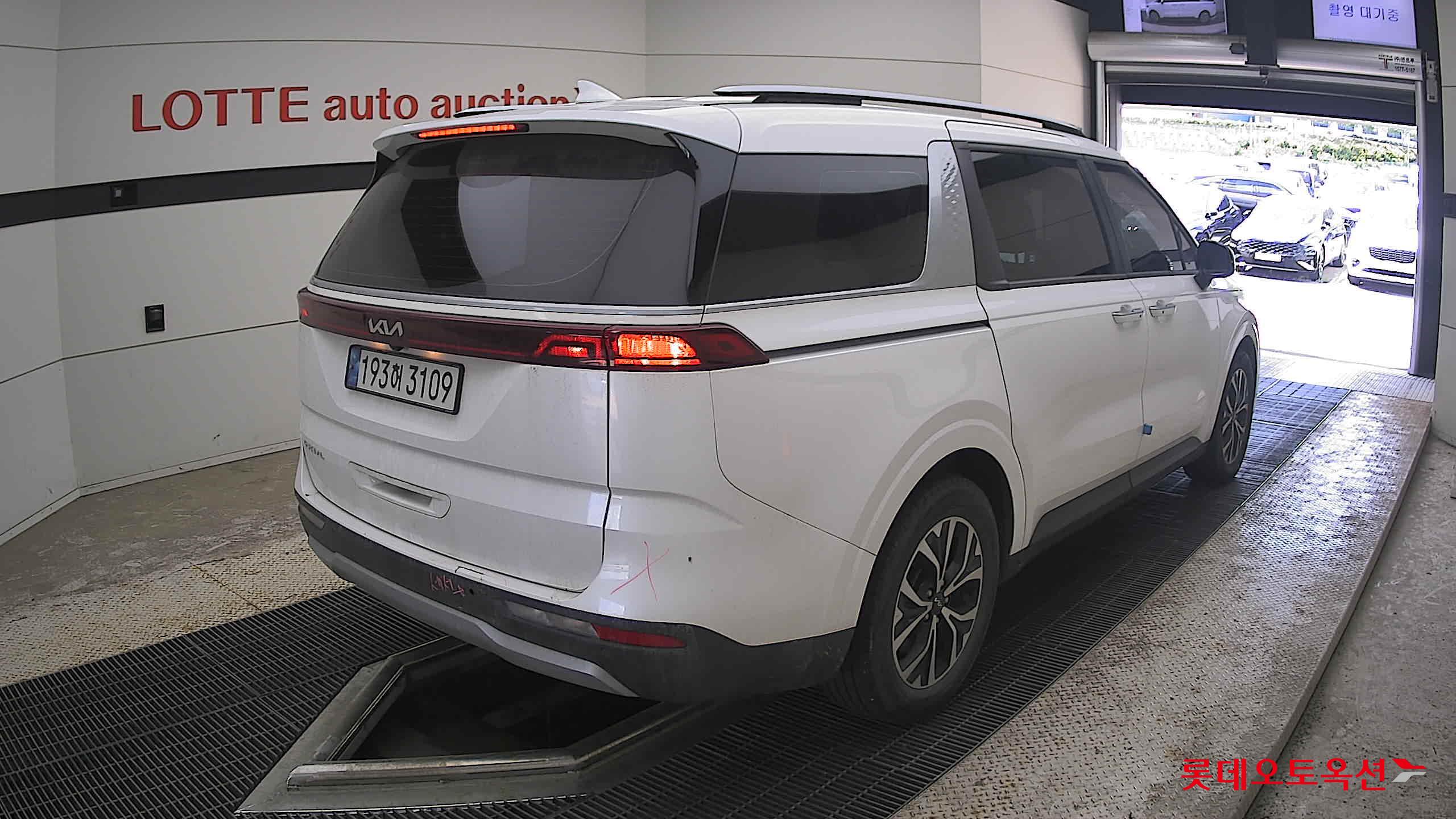 2023 - kia carnival