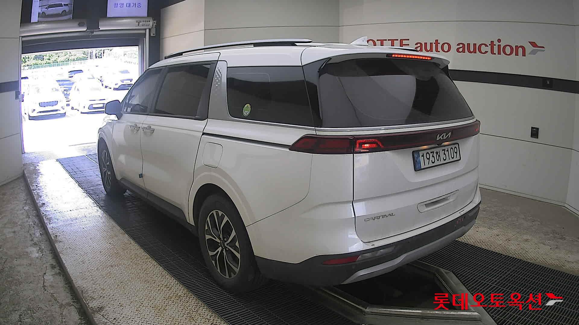 2023 - kia carnival