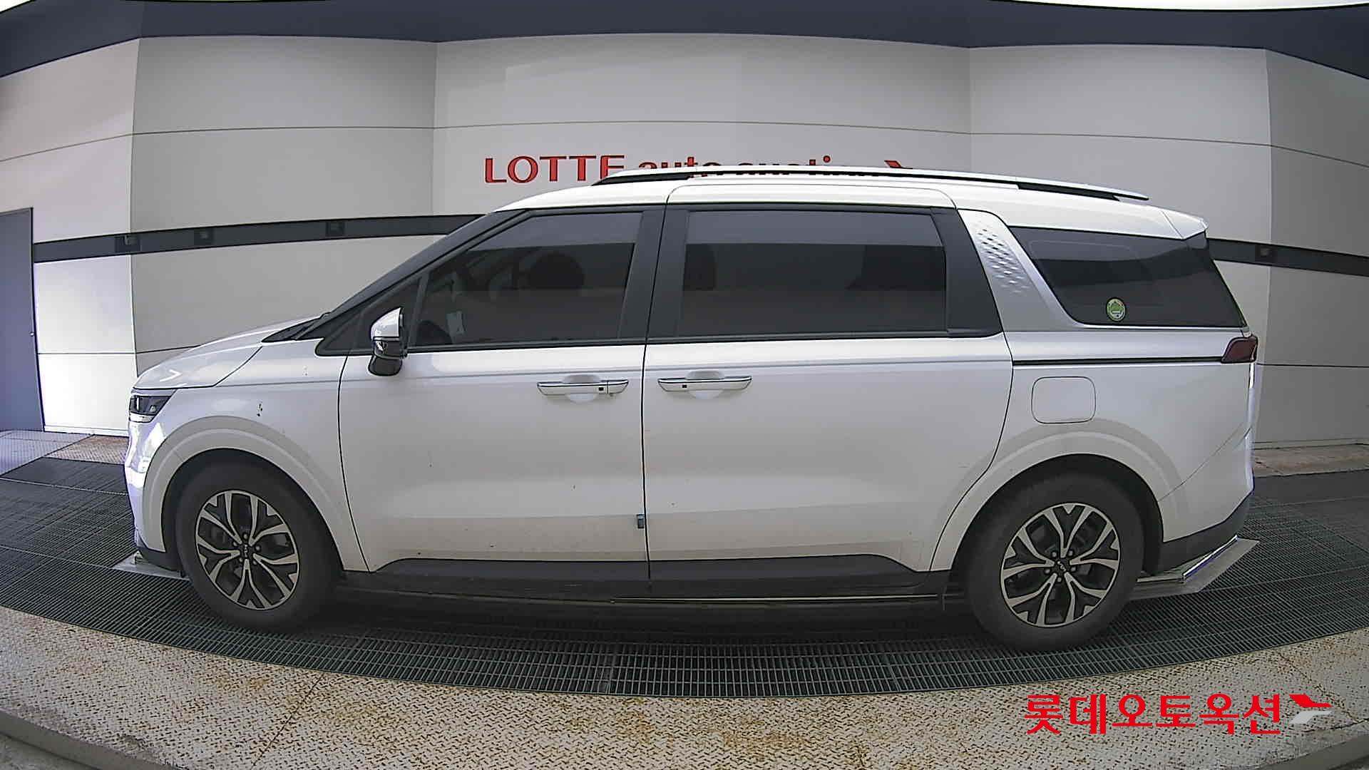 2023 - kia carnival
