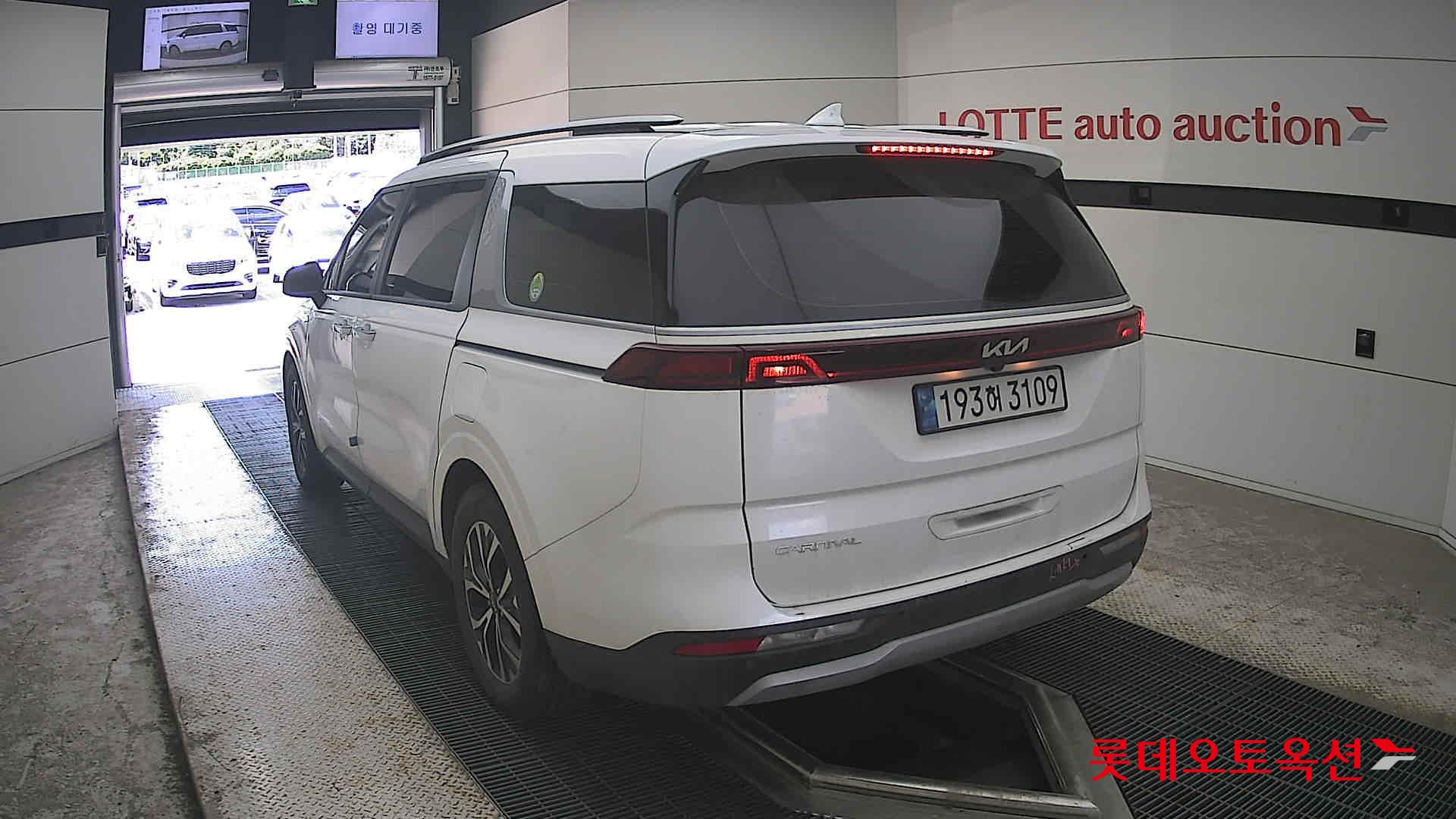 2023 - kia carnival