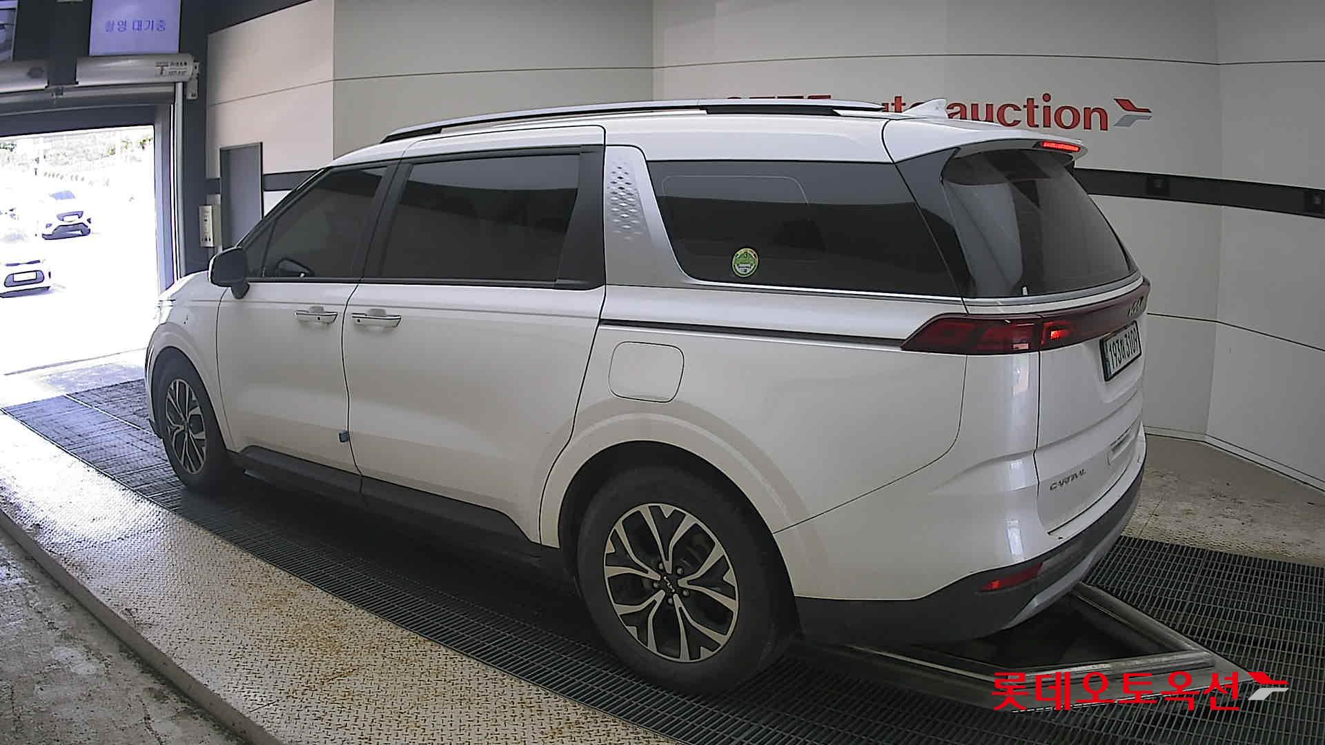 2023 - kia carnival