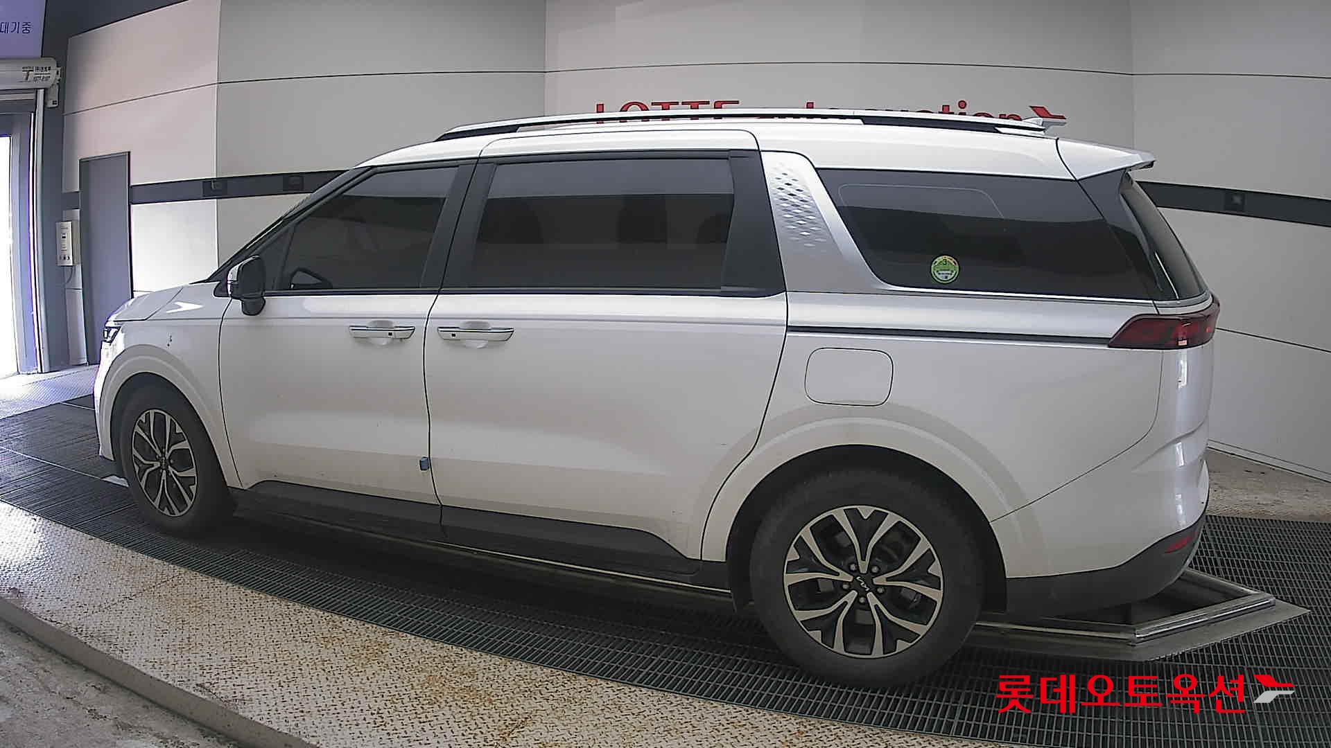 2023 - kia carnival
