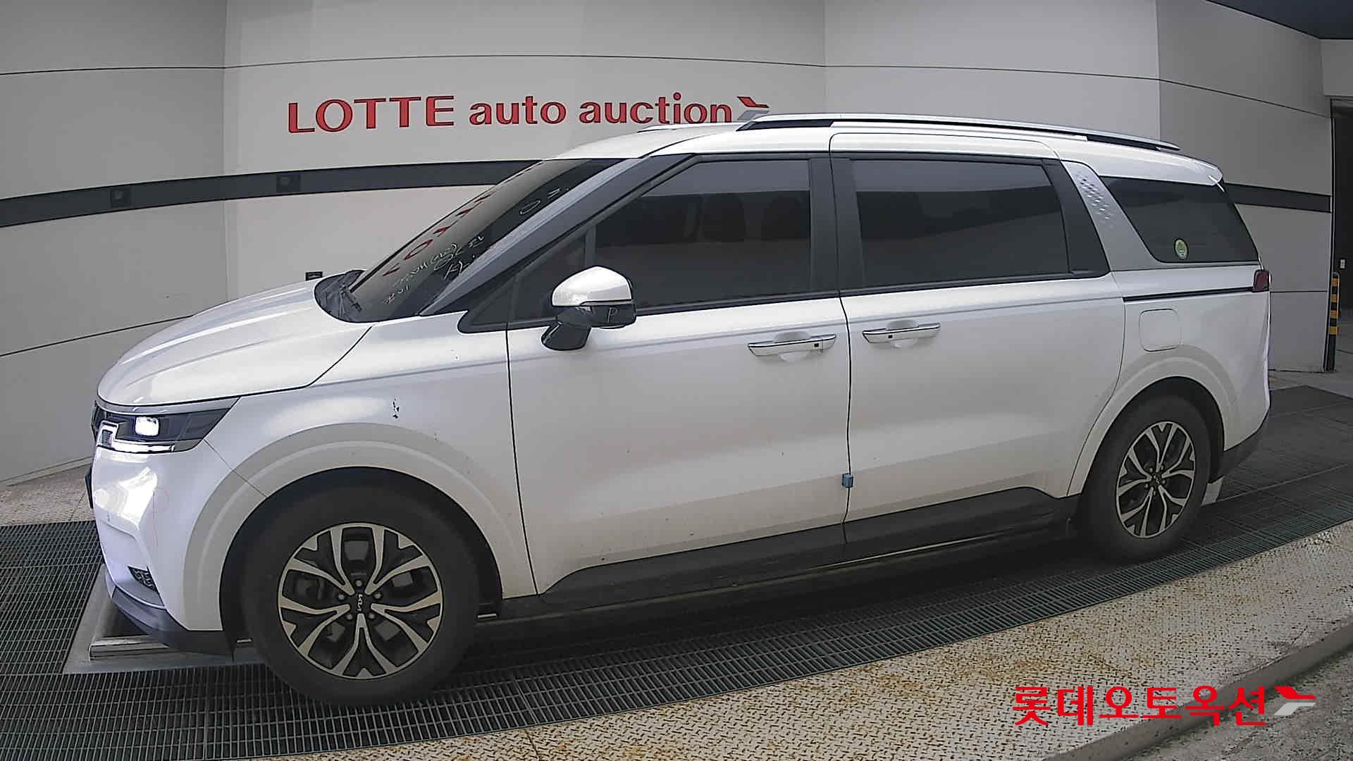 2023 - kia carnival