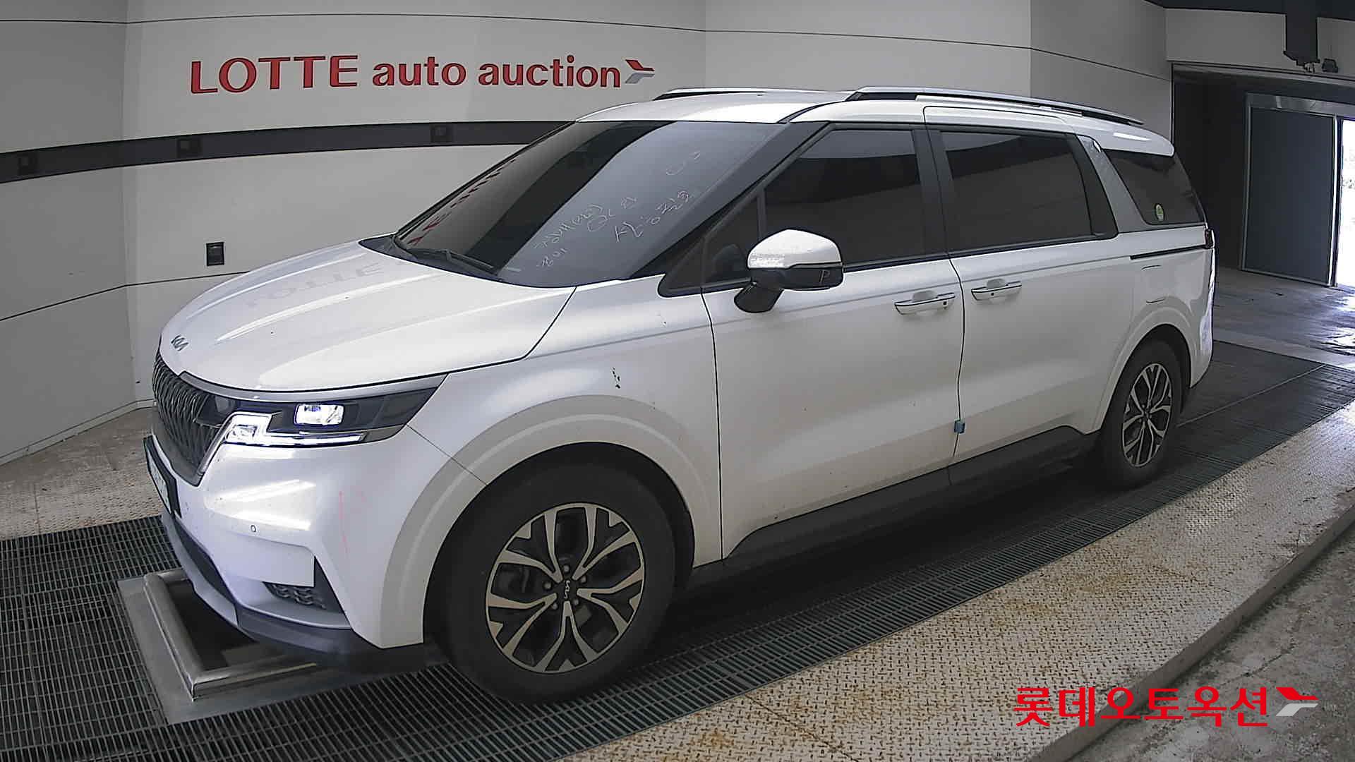 2023 - kia carnival