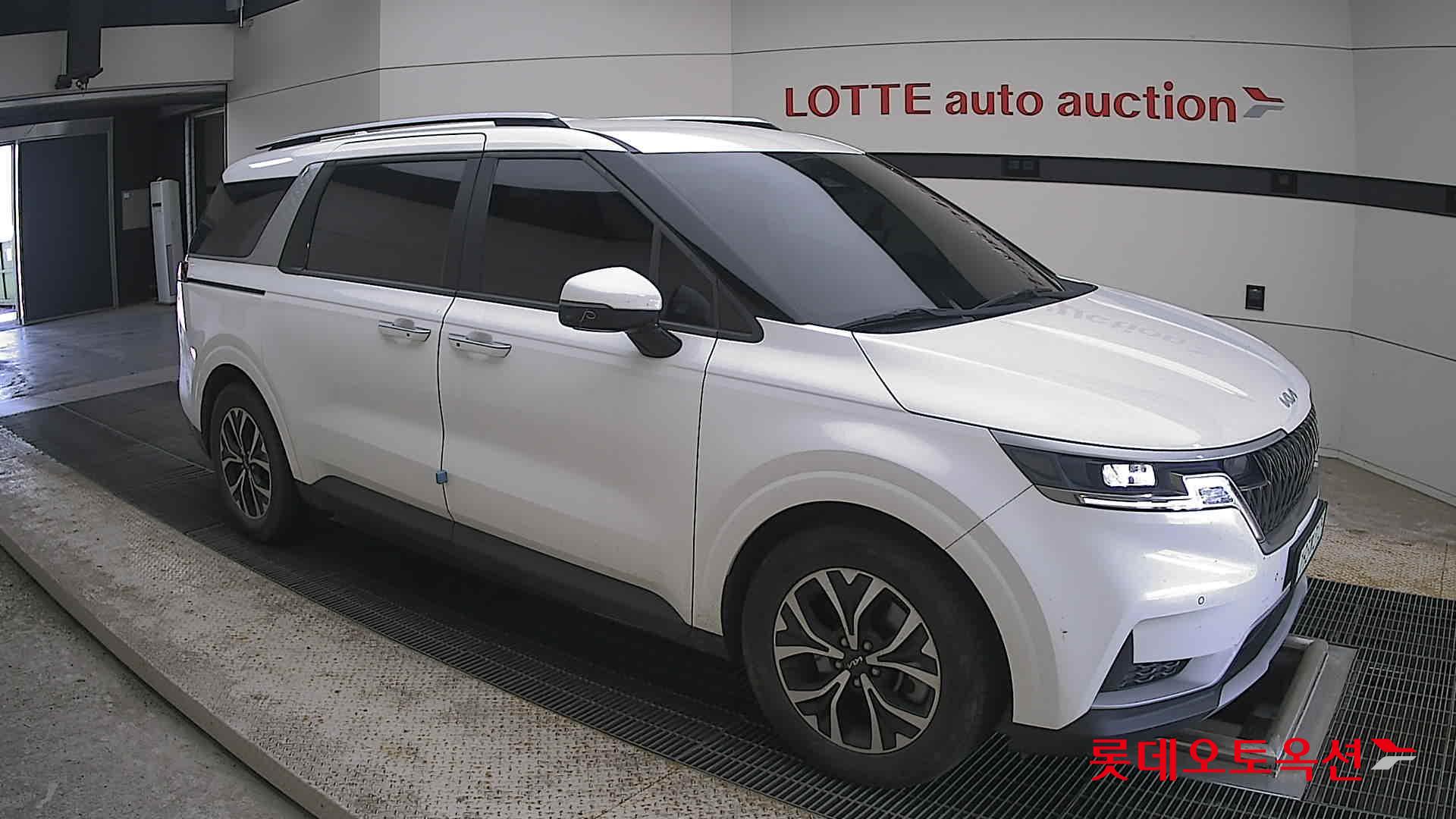 2023 - kia carnival
