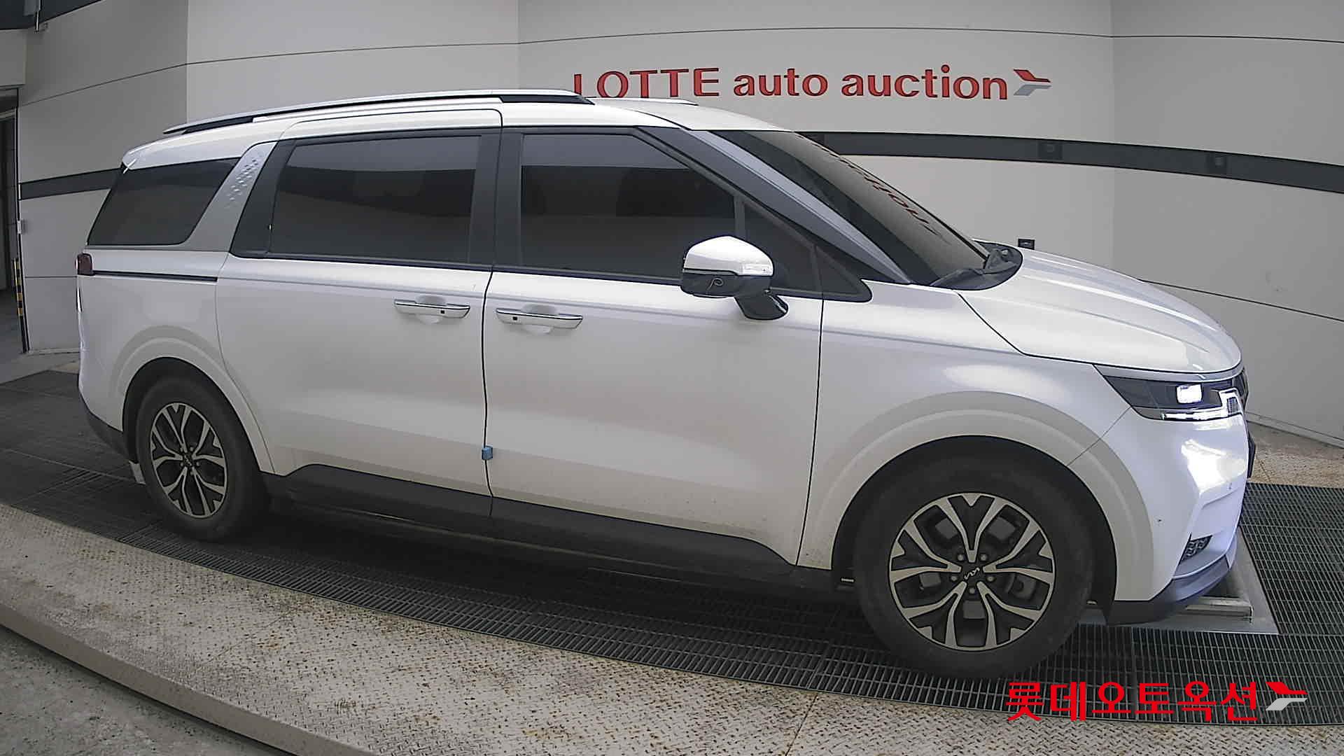 2023 - kia carnival