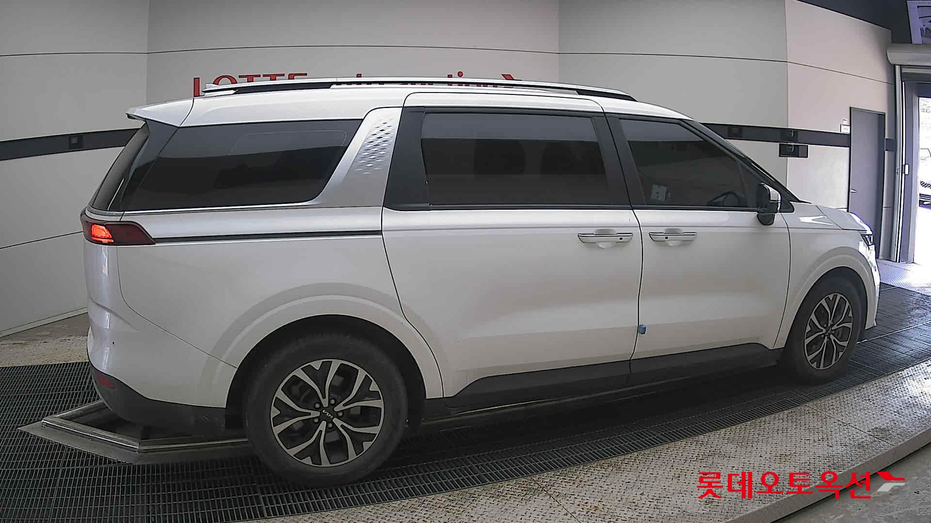 2023 - kia carnival