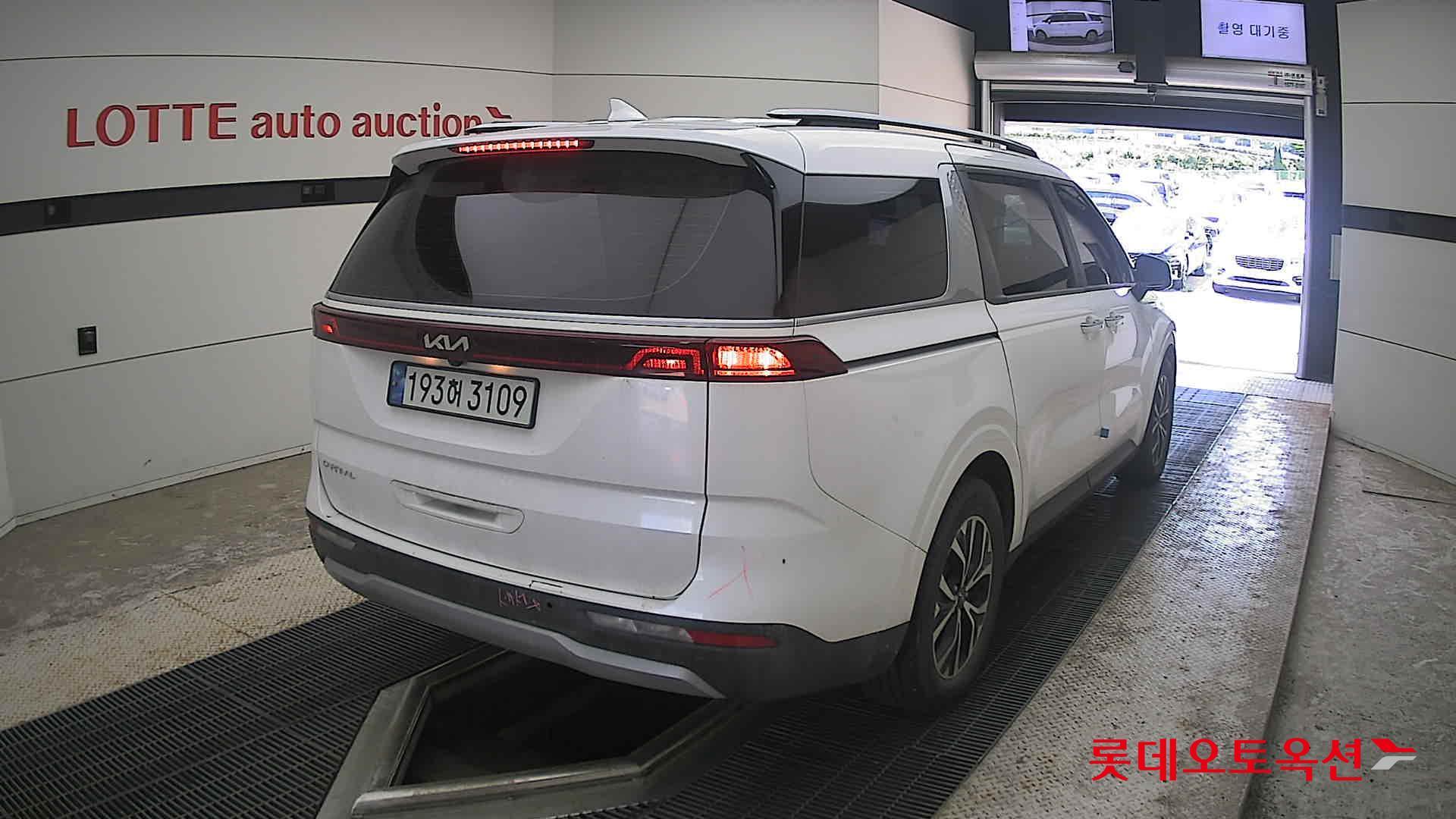 2023 - kia carnival