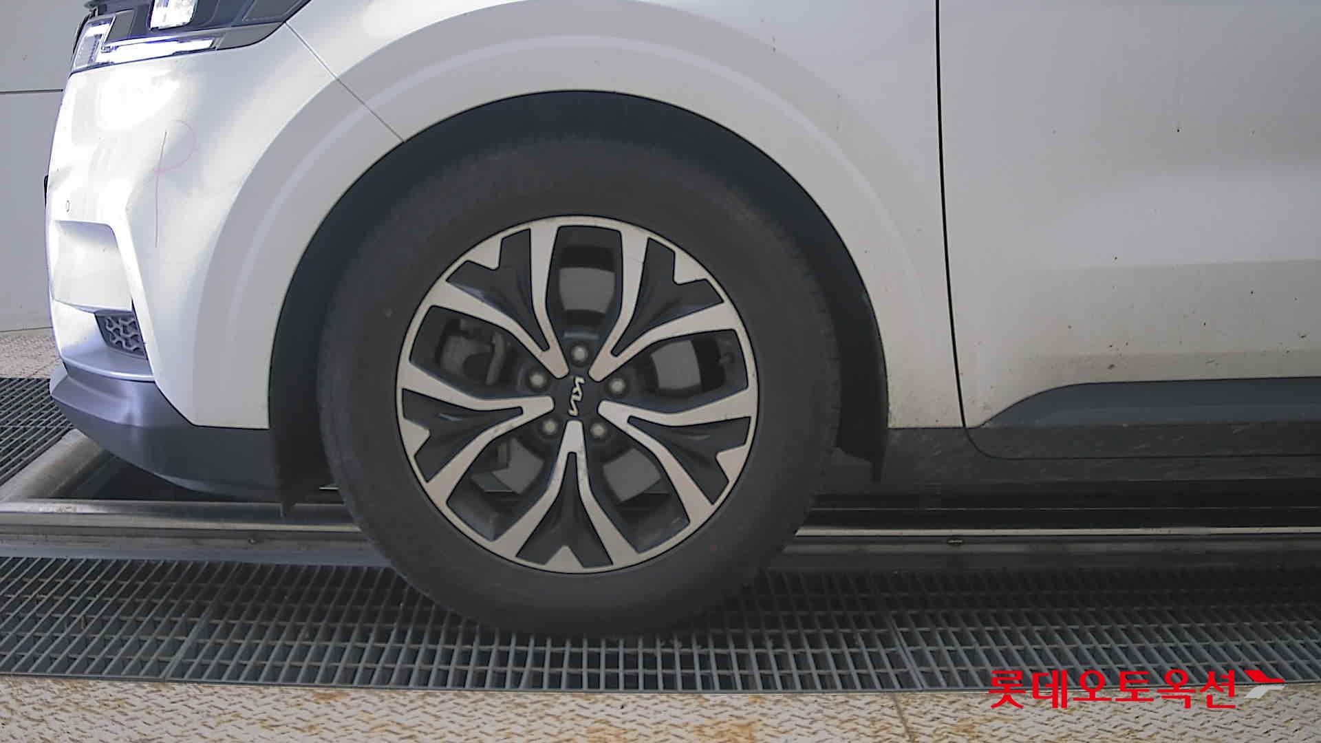2023 - kia carnival