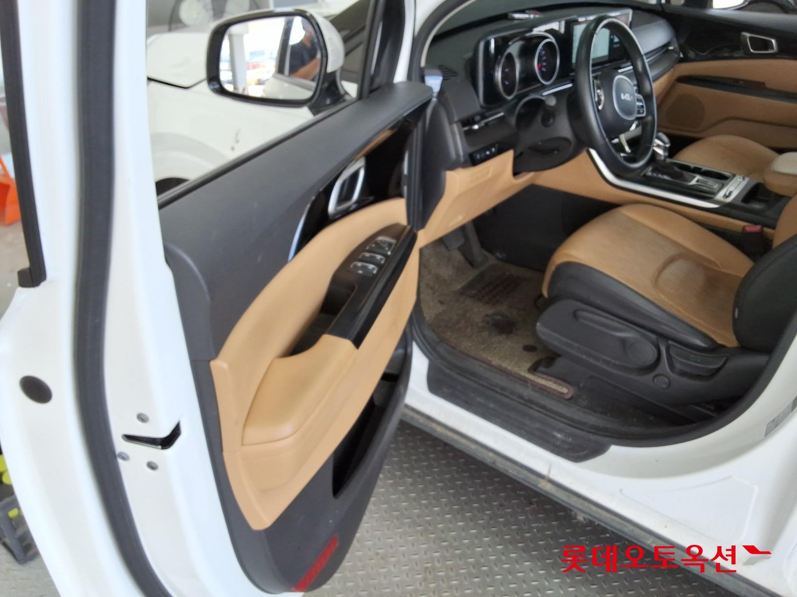 2023 - kia carnival