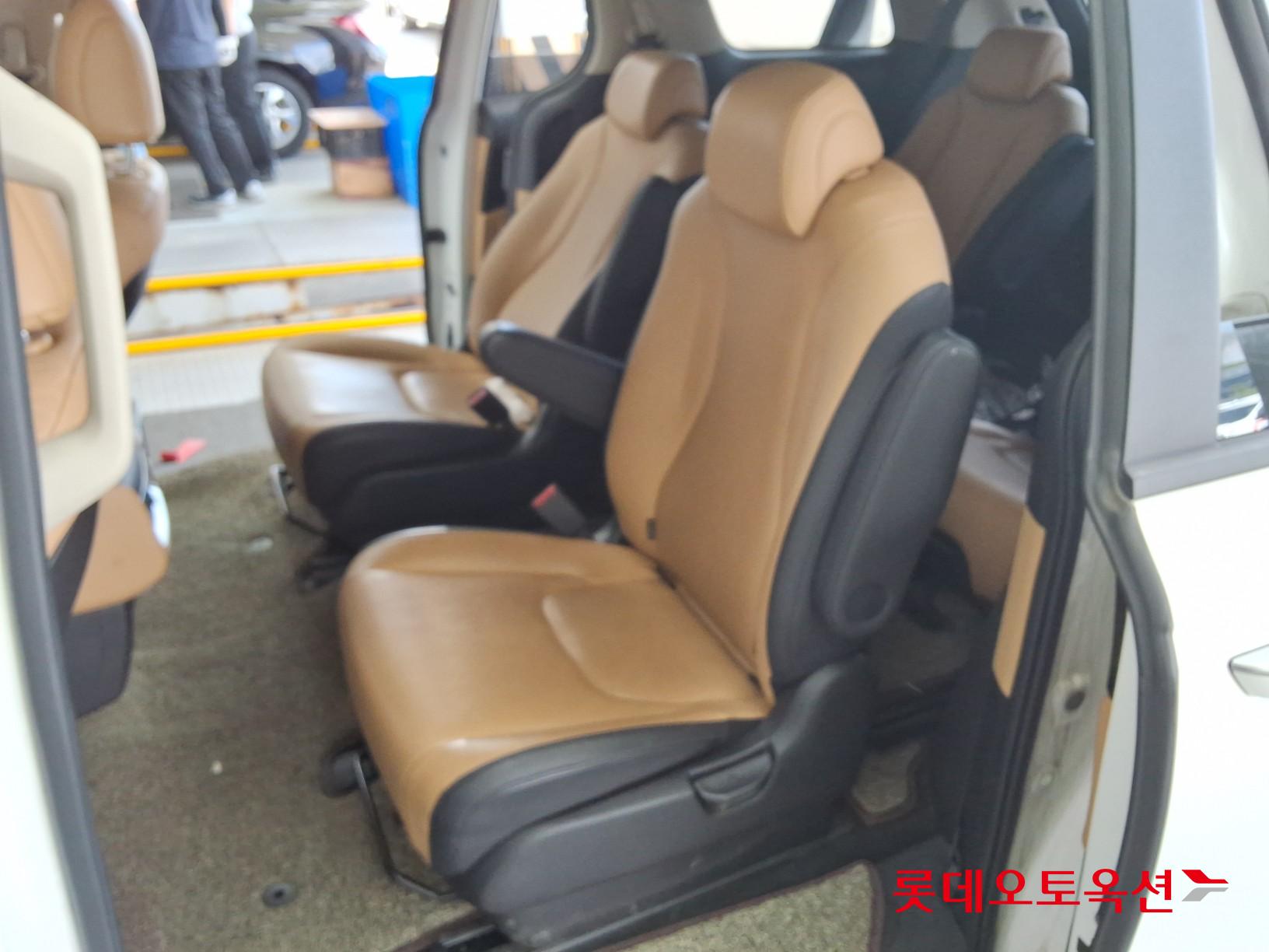 2023 - kia carnival