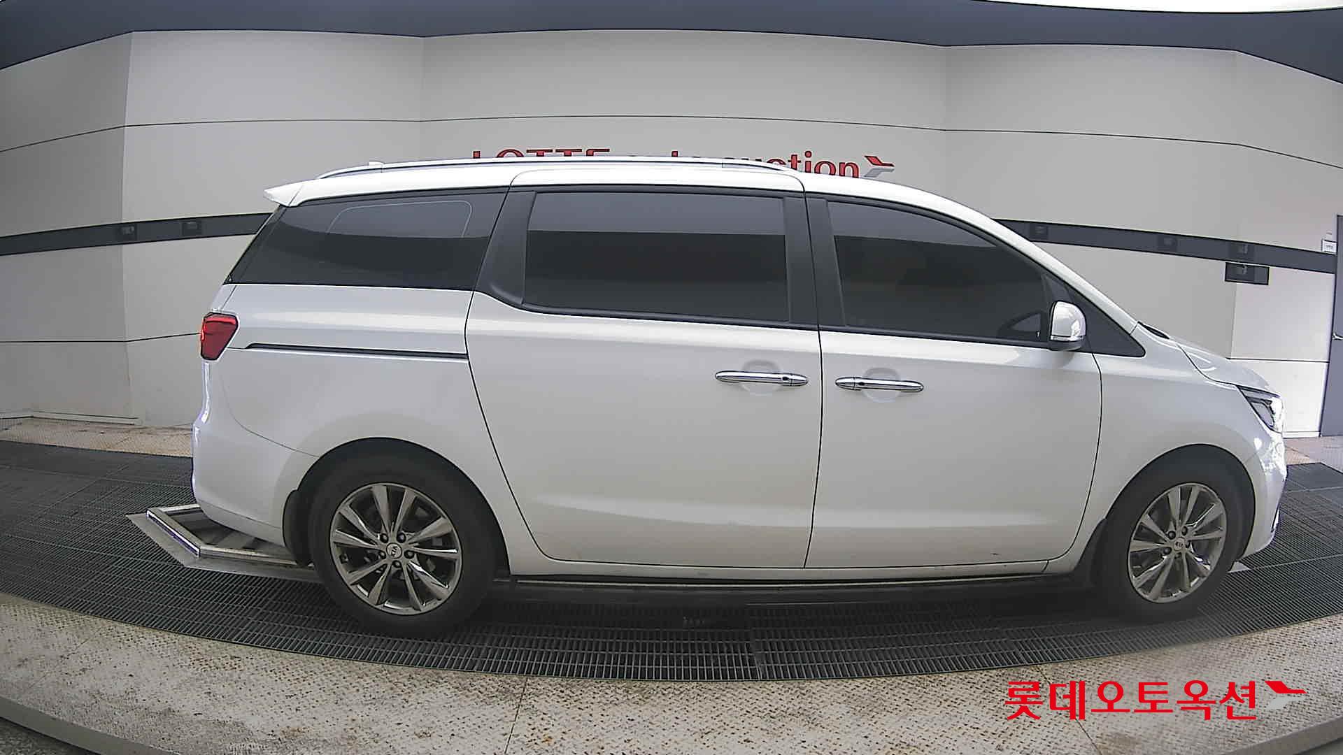 2020 - kia carnival