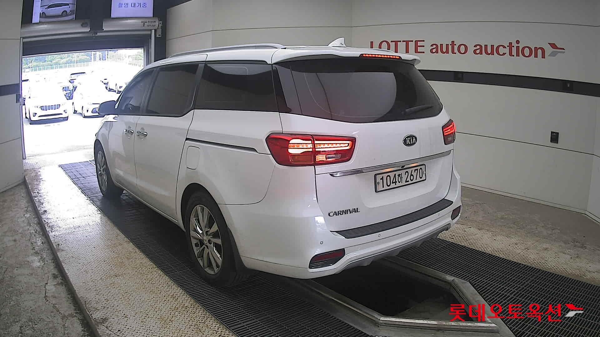 2020 - kia carnival