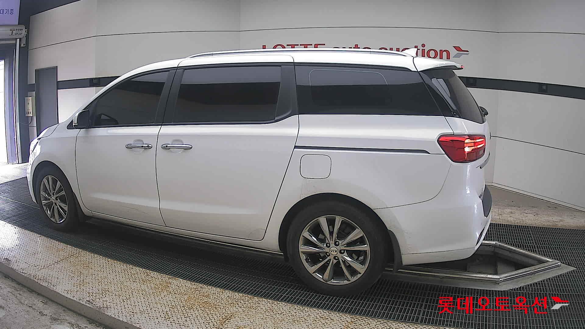 2020 - kia carnival