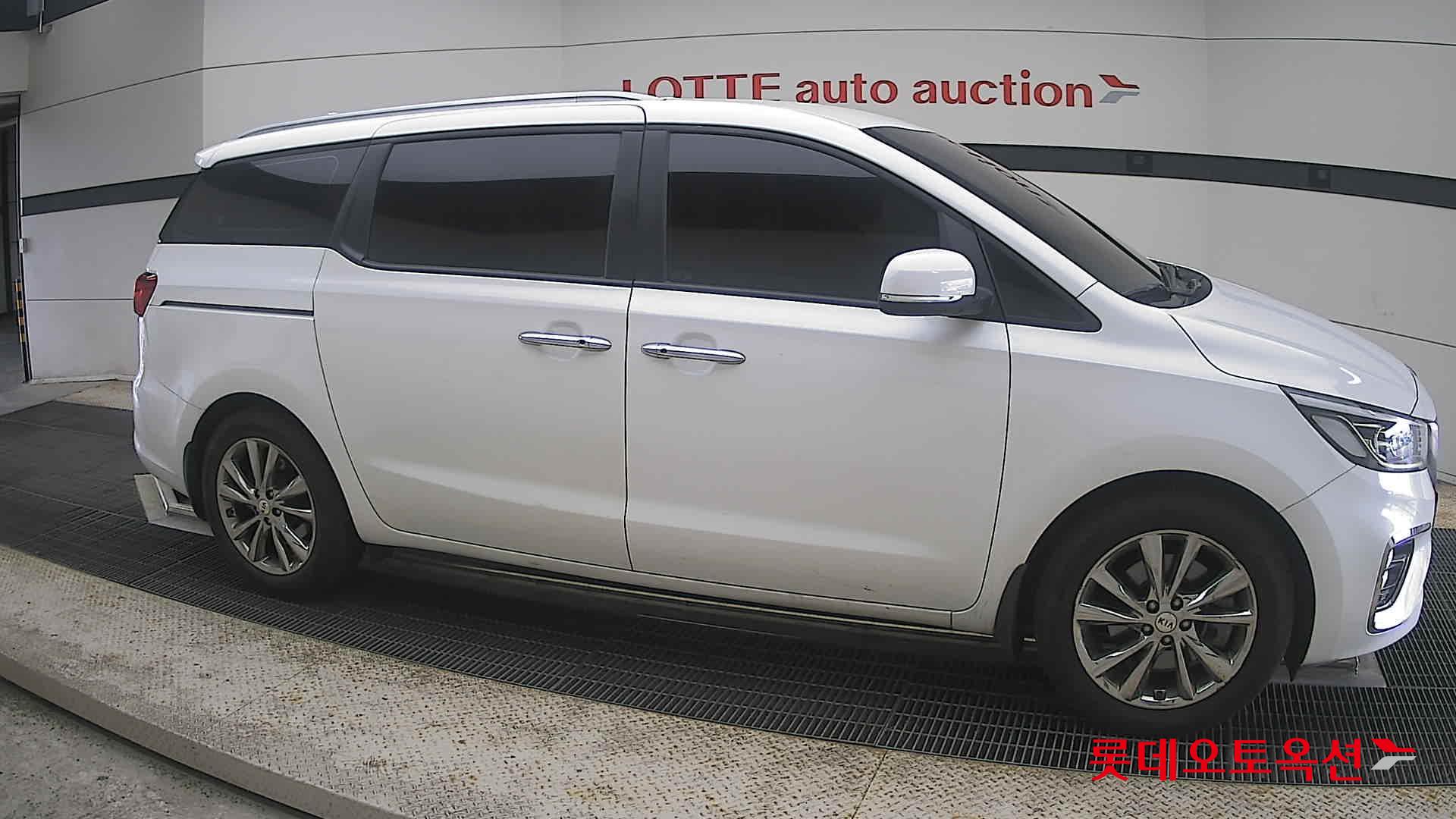 2020 - kia carnival