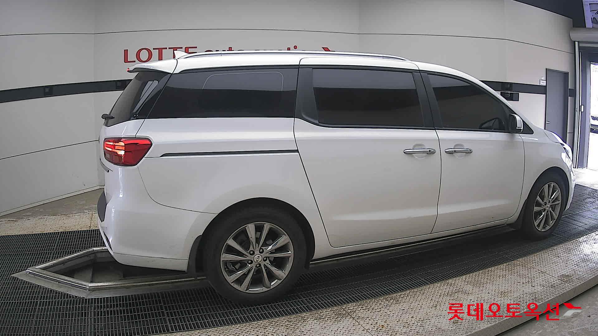 2020 - kia carnival