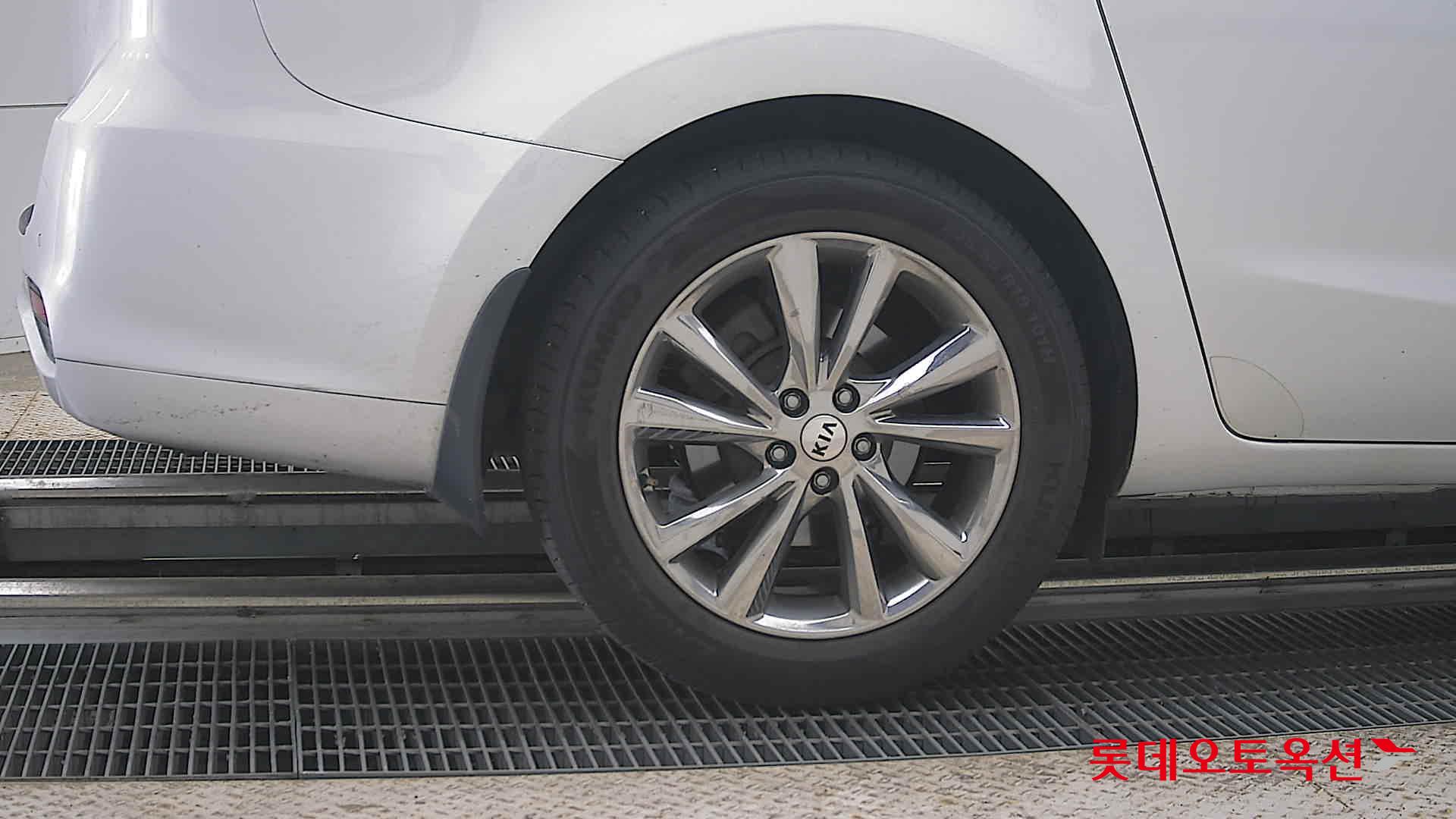 2020 - kia carnival