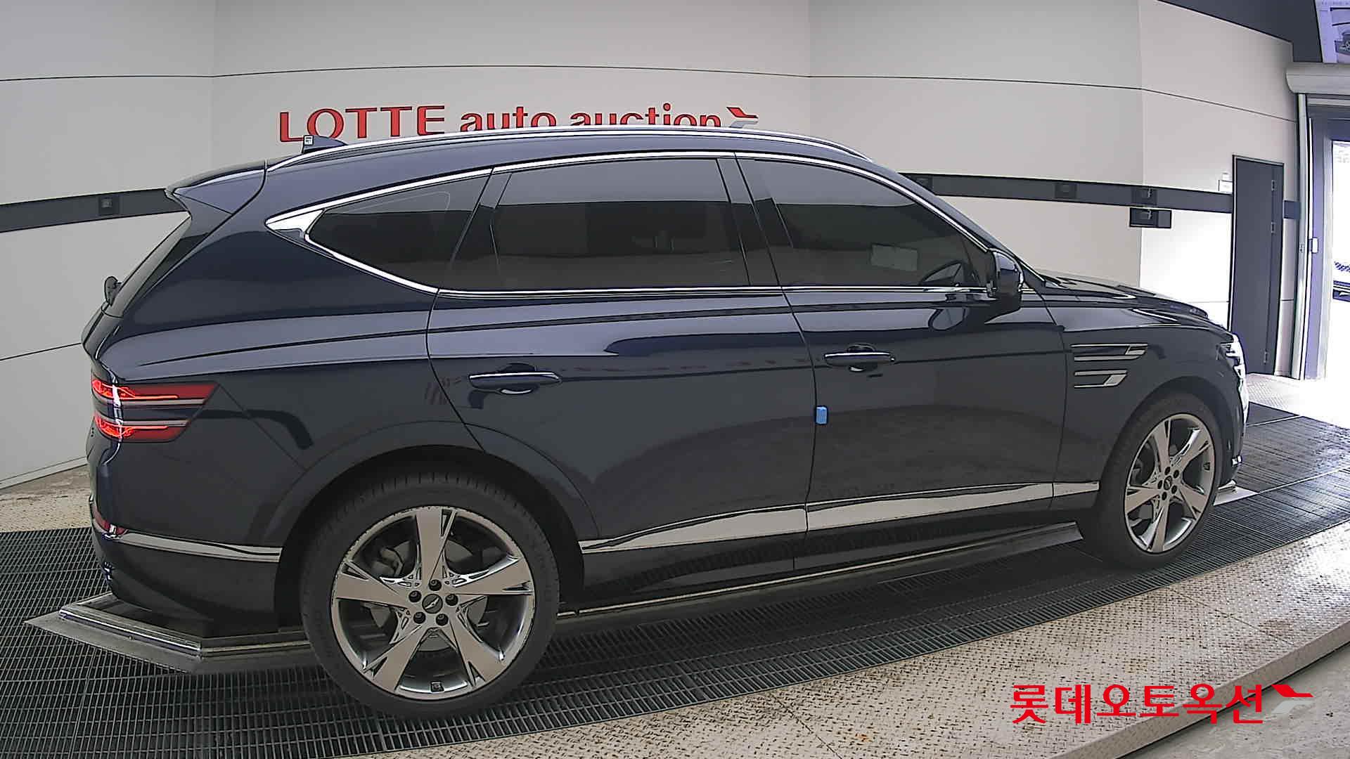 2021 - genesis gv80