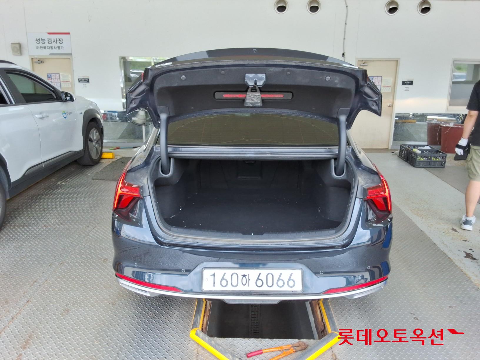 2022 - kia k8