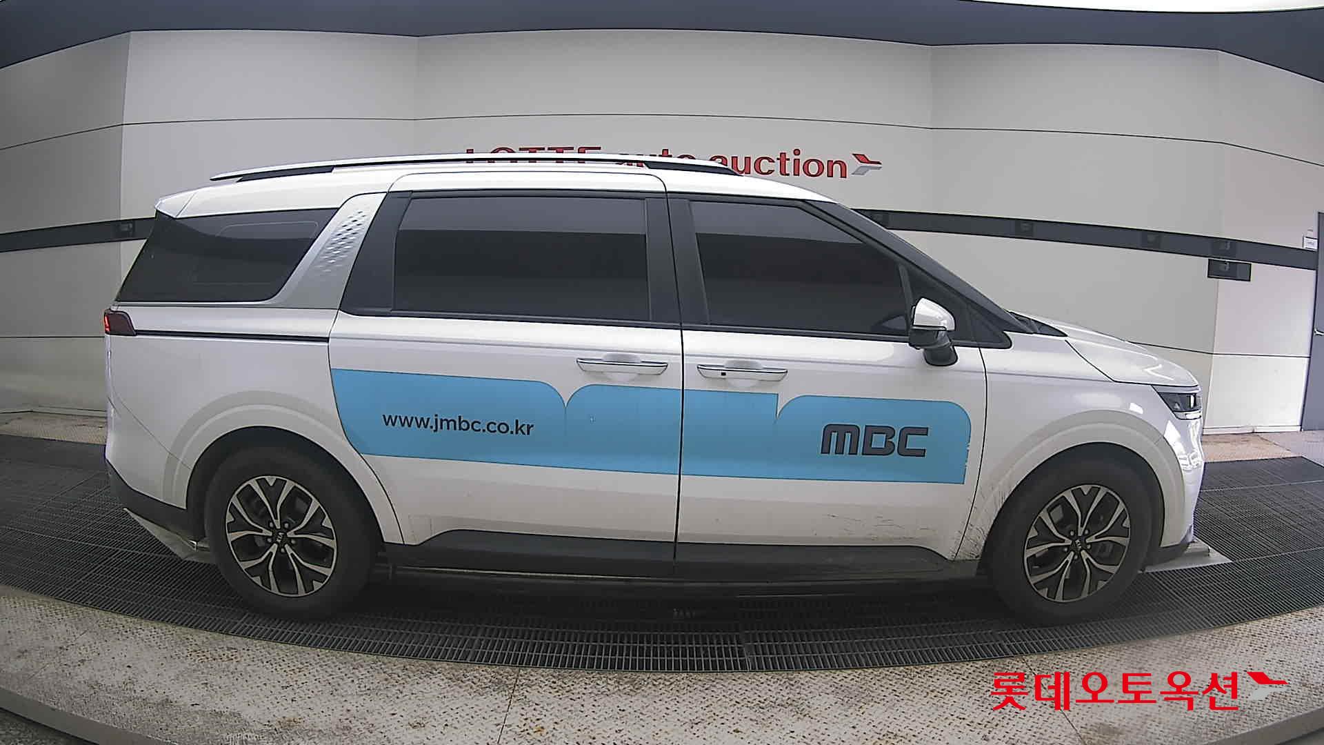 2021 - kia carnival
