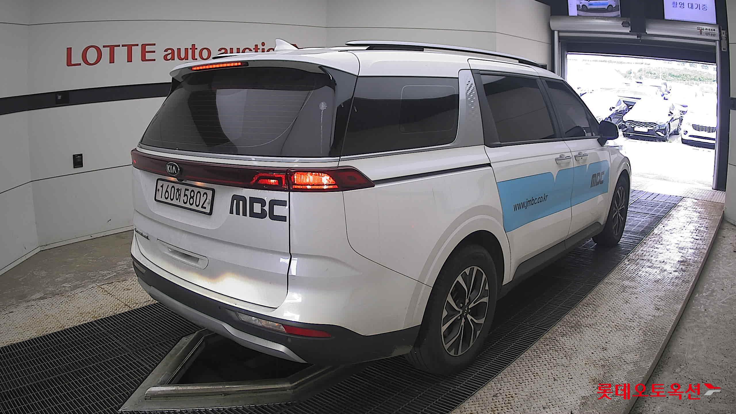 2021 - kia carnival