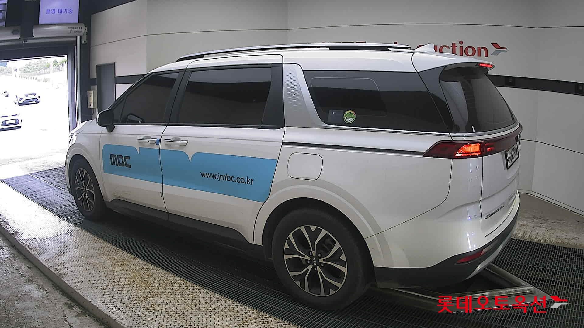 2021 - kia carnival