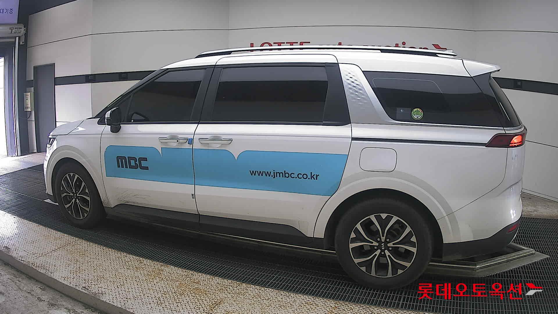 2021 - kia carnival