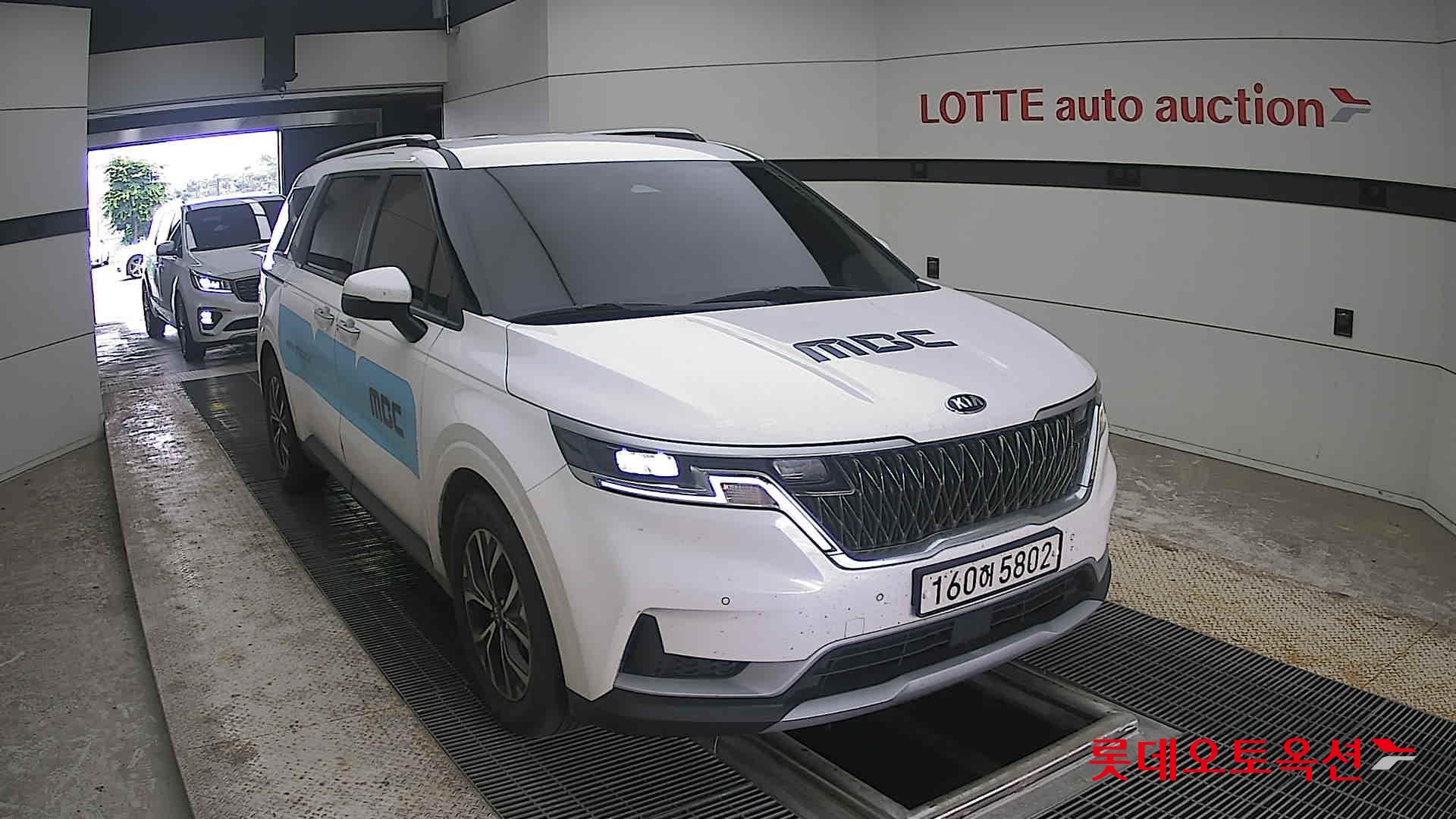 2021 - kia carnival