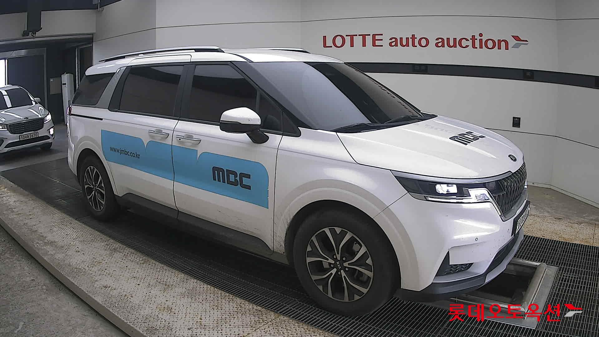 2021 - kia carnival