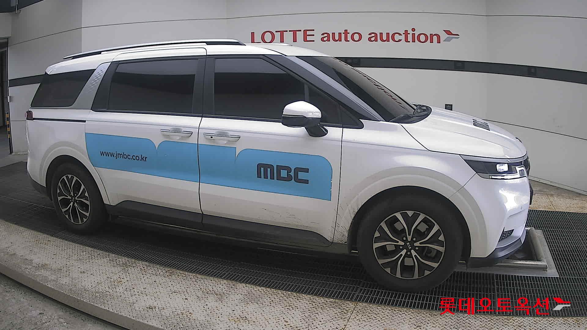 2021 - kia carnival