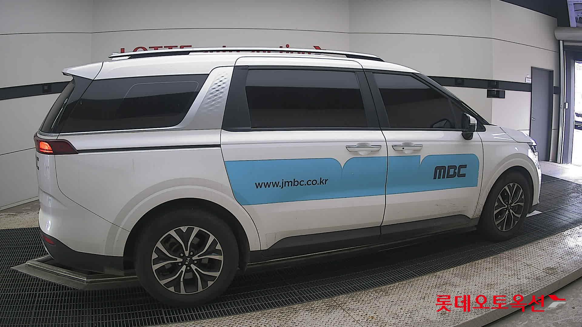 2021 - kia carnival