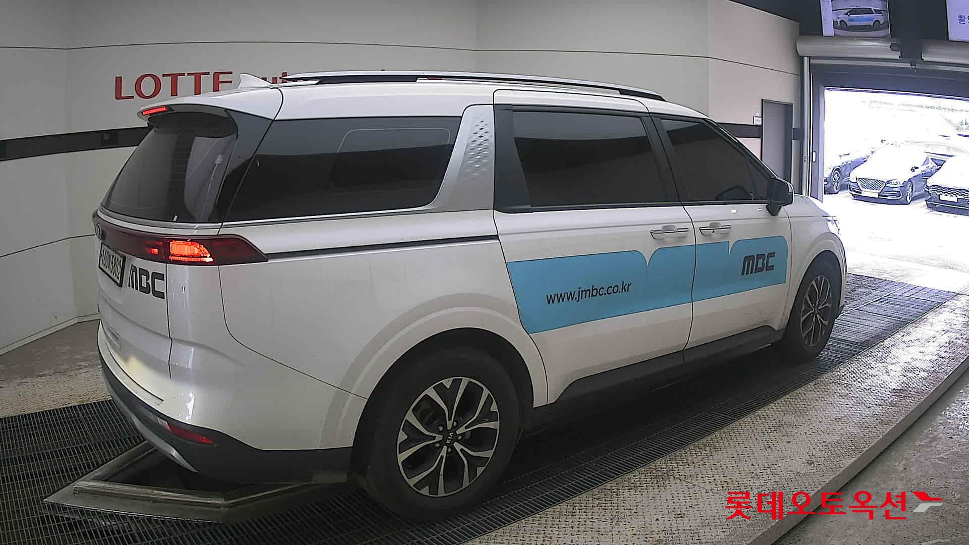 2021 - kia carnival