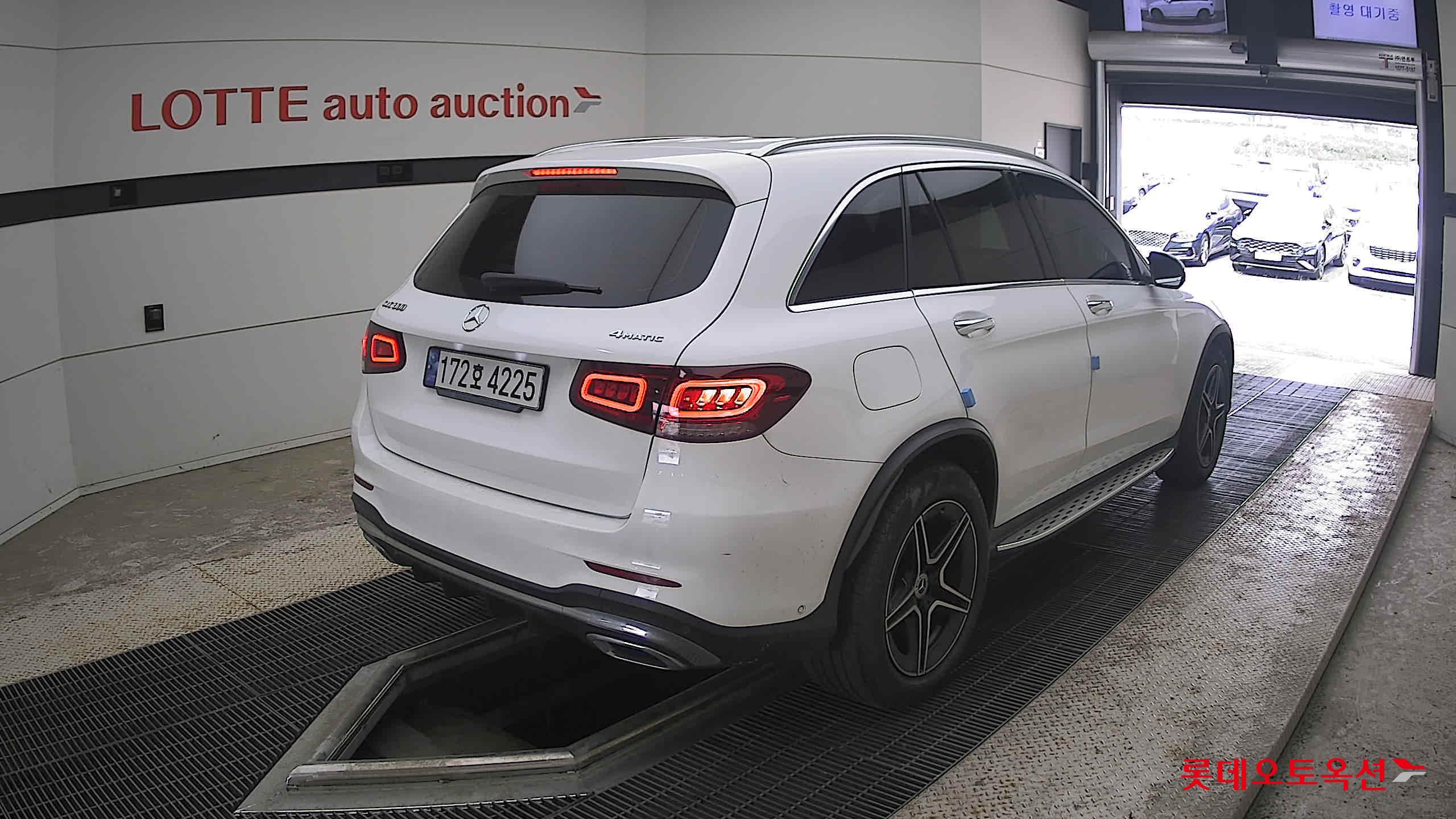 2022 - mercedes-benz glc300