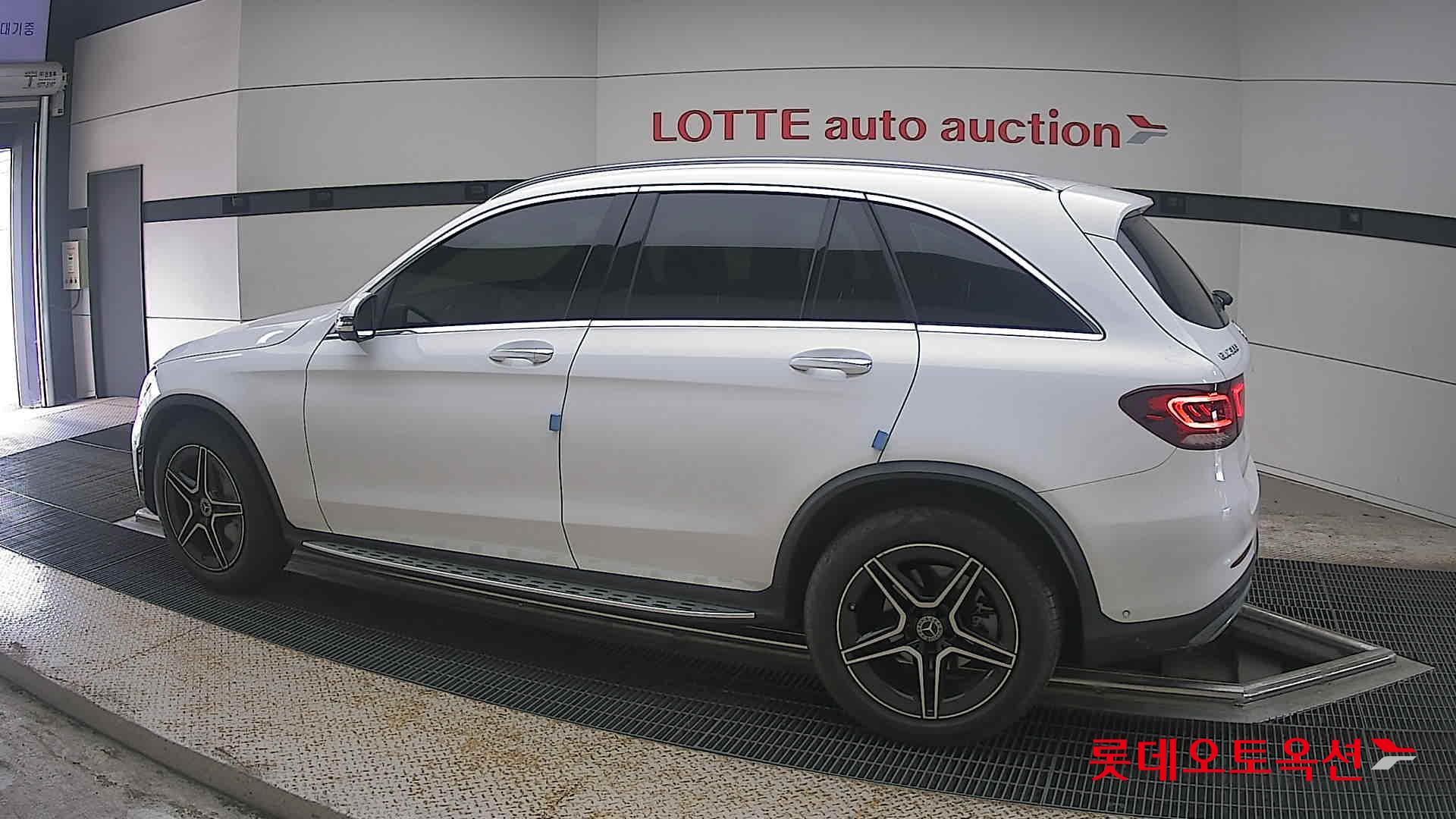 2022 - mercedes-benz glc300