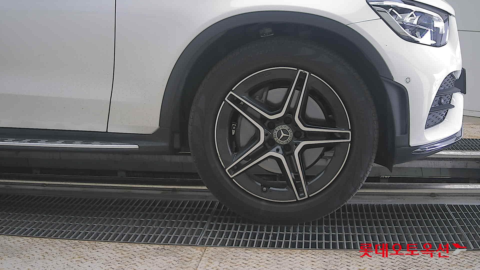 2022 - mercedes-benz glc300