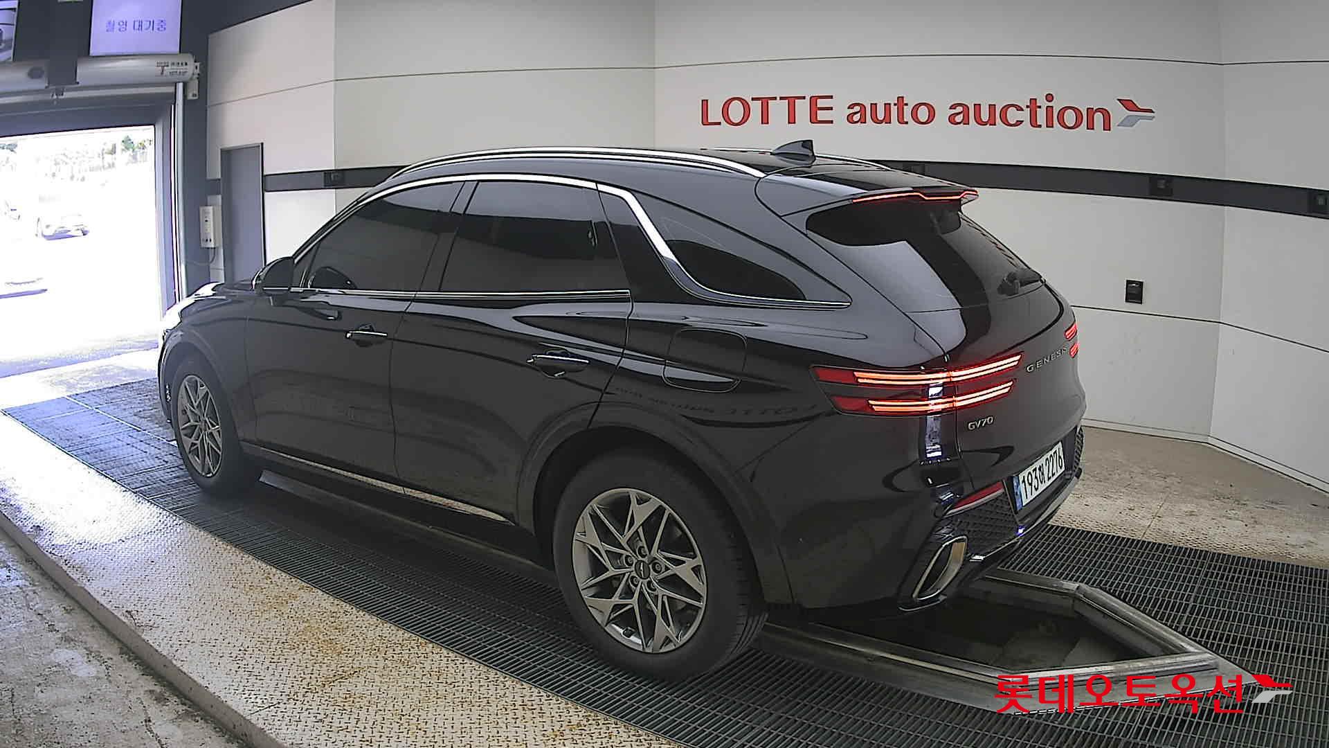 2022 - genesis gv70