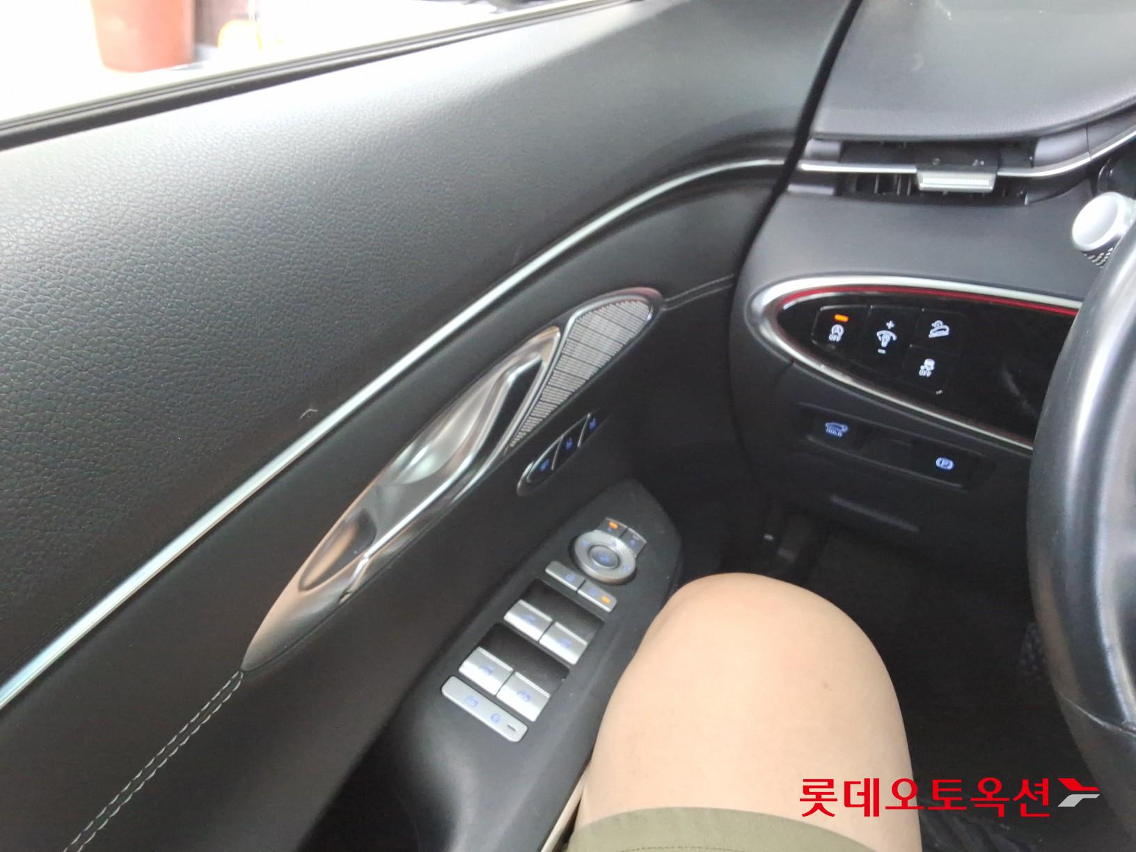 2022 - genesis gv70