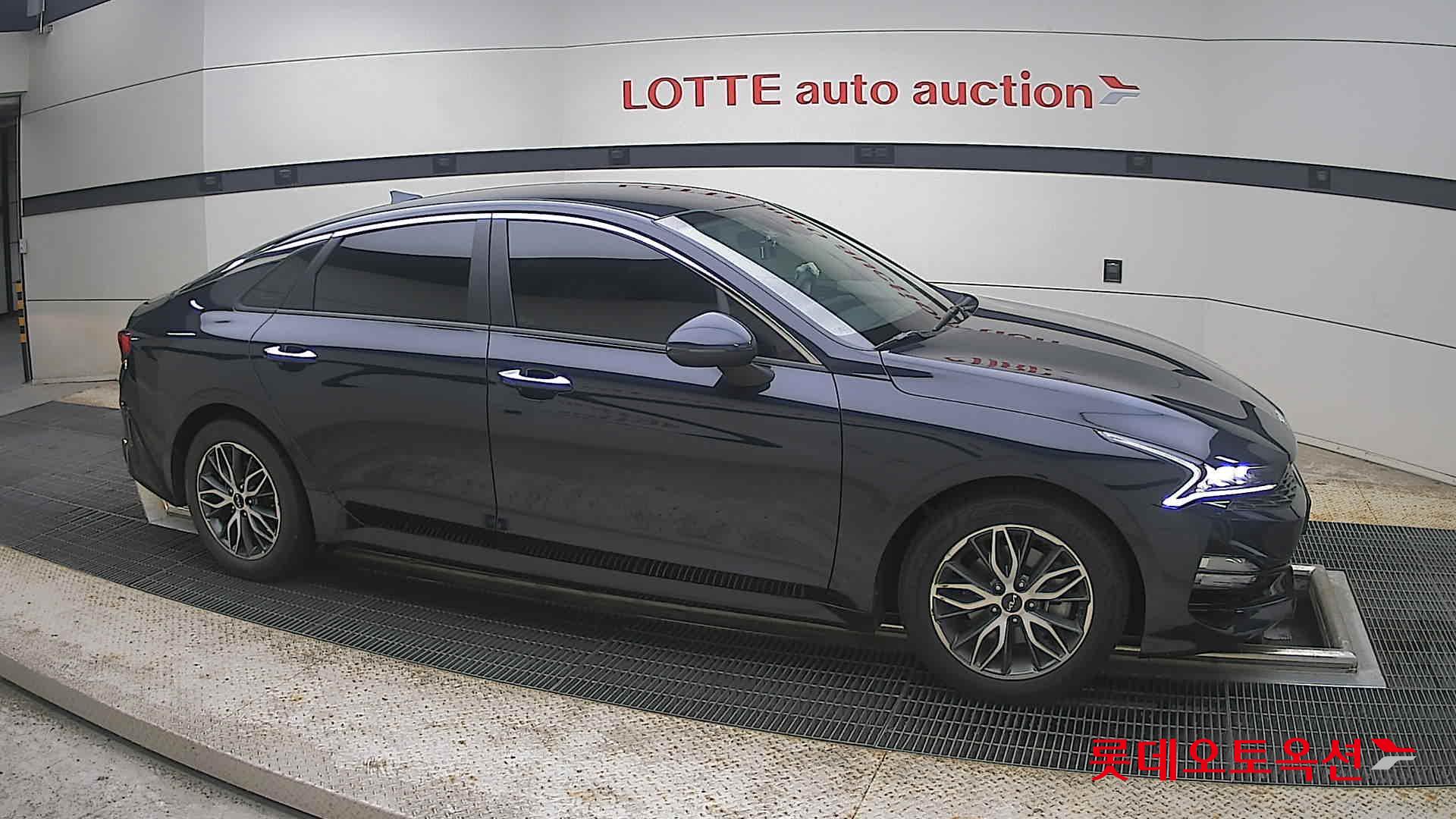 2022 - kia k5
