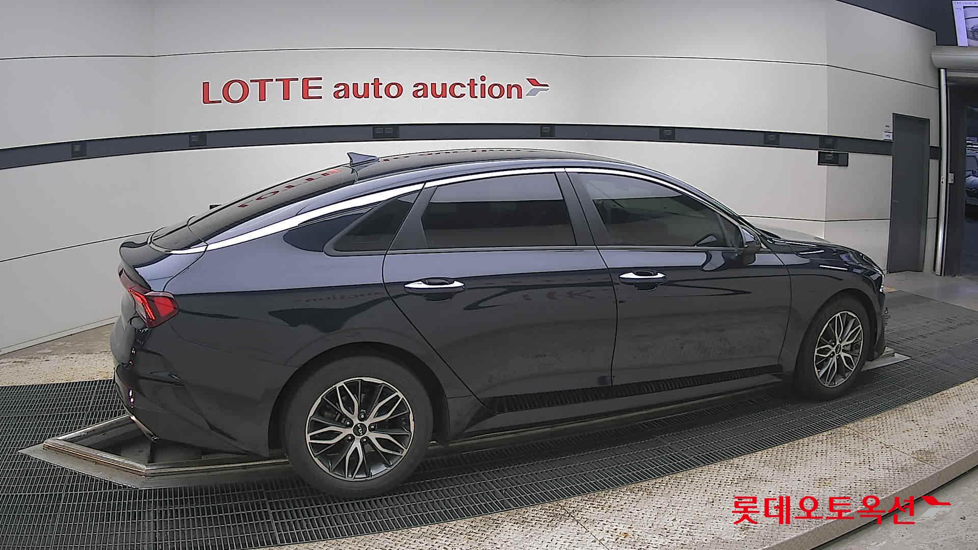 2022 - kia k5