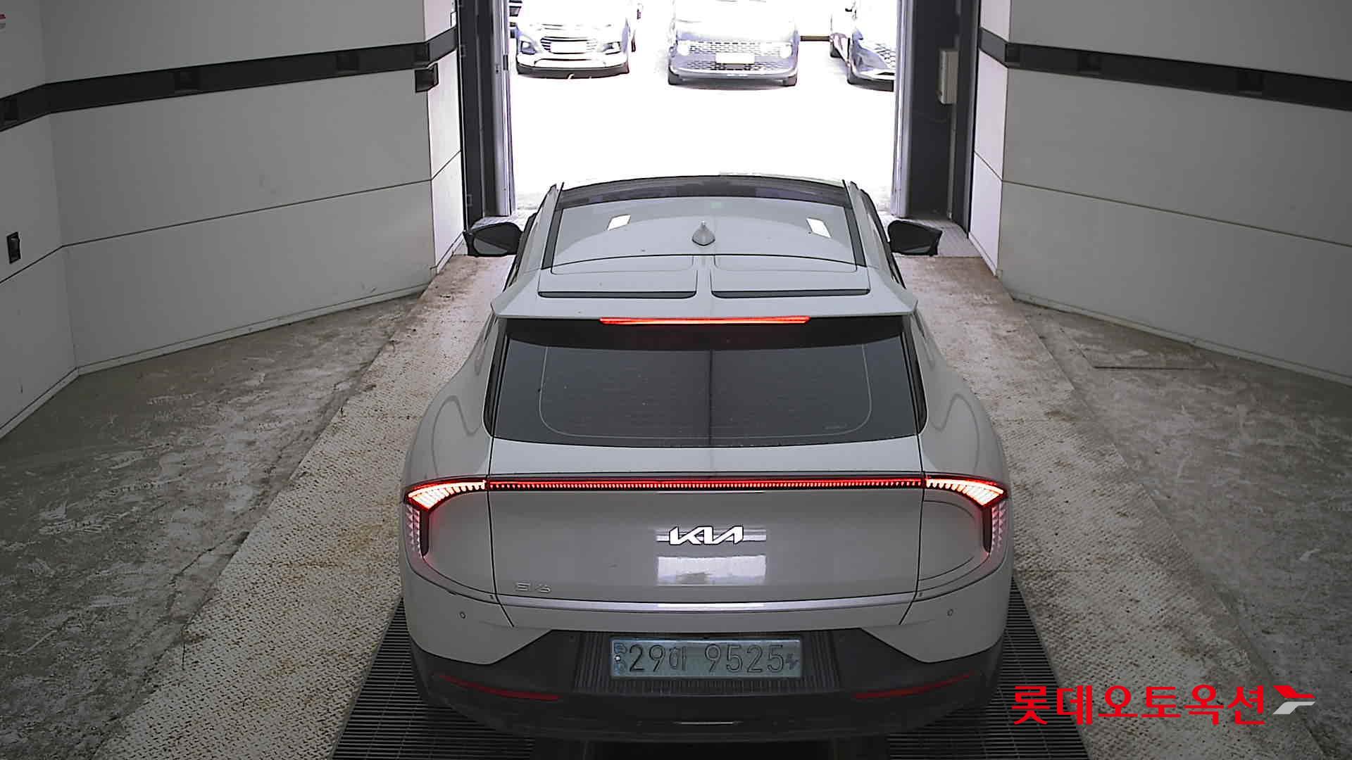 2022 - kia ev6