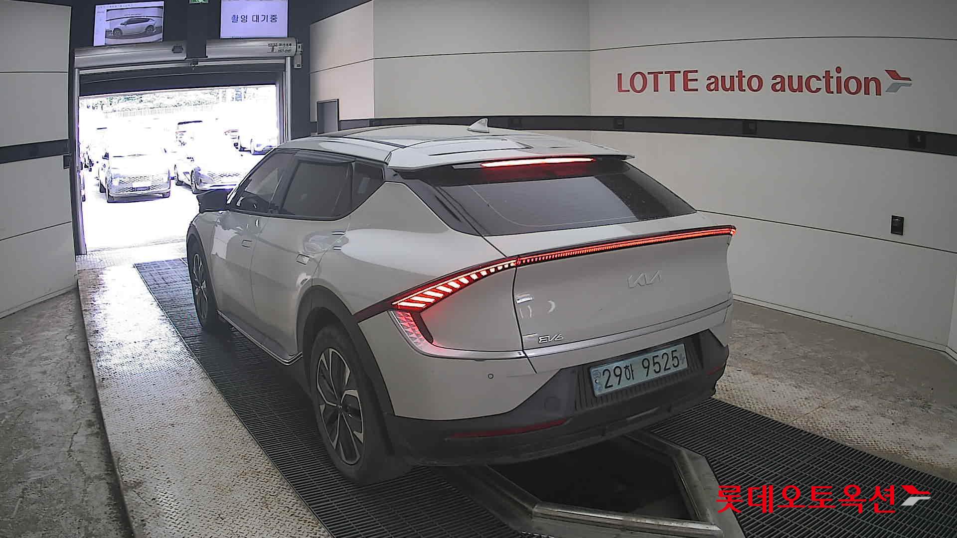 2022 - kia ev6