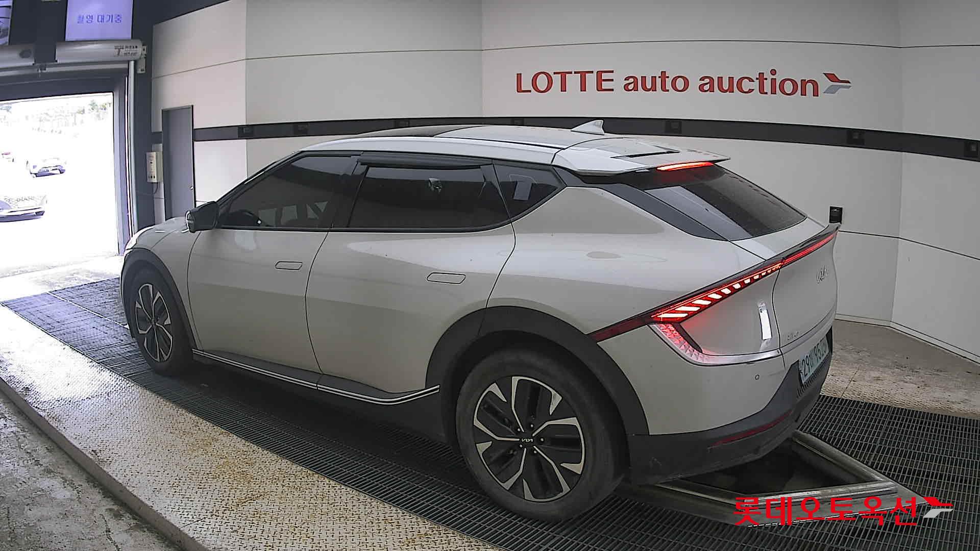 2022 - kia ev6