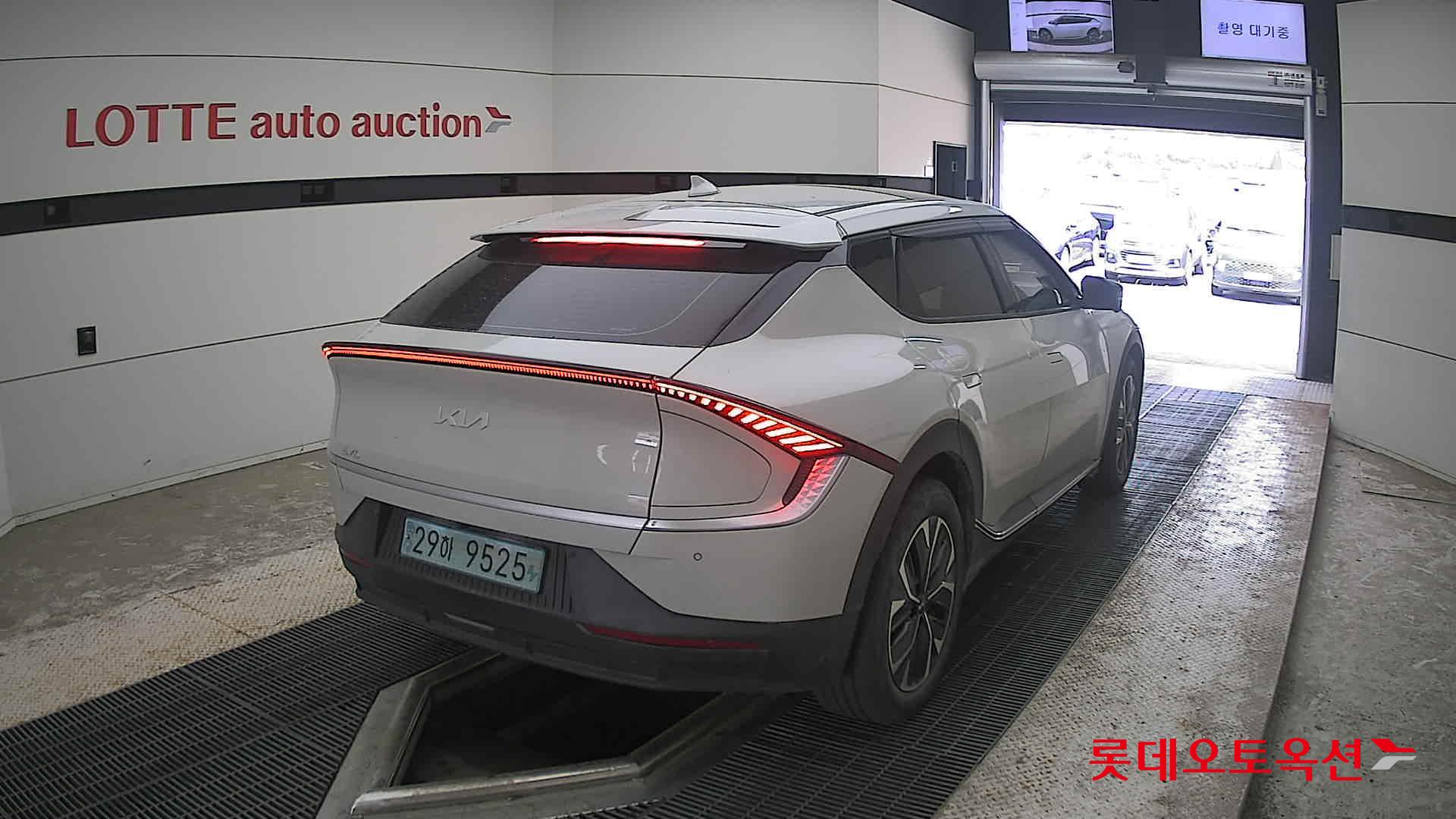 2022 - kia ev6
