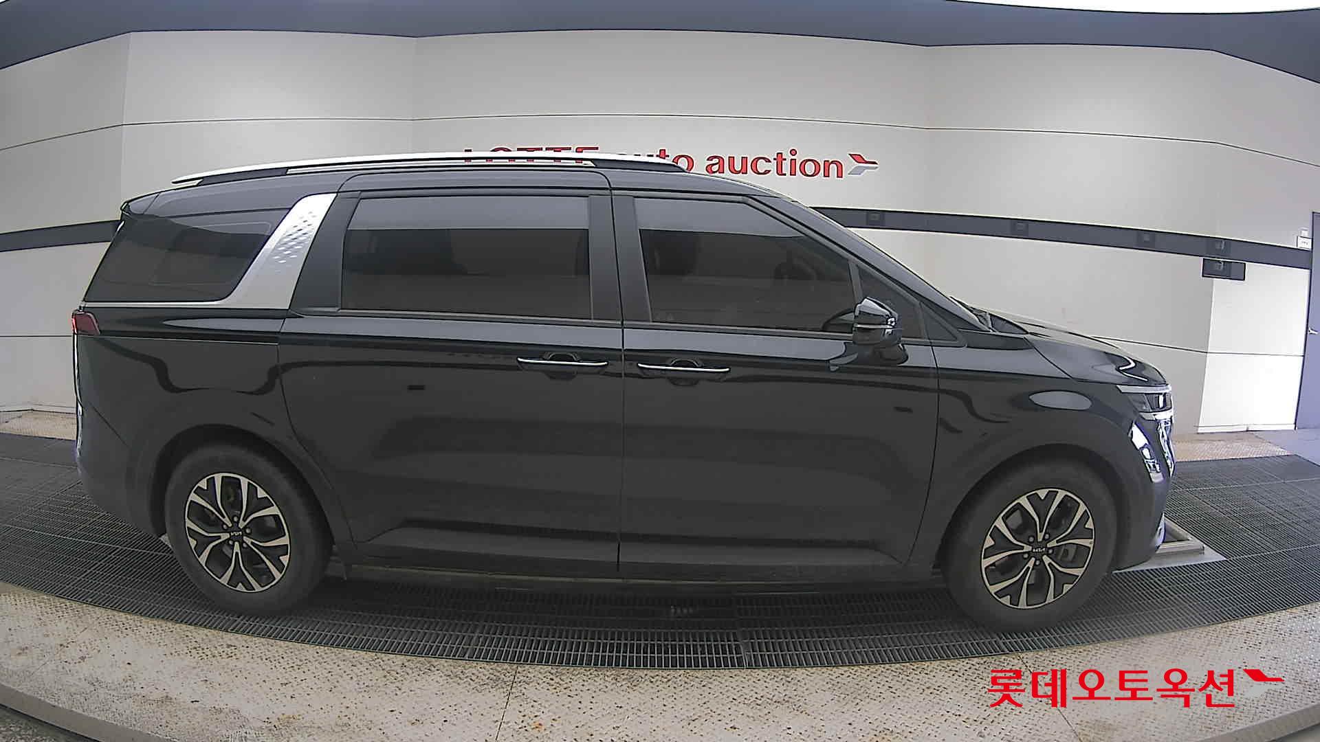 2023 - kia carnival