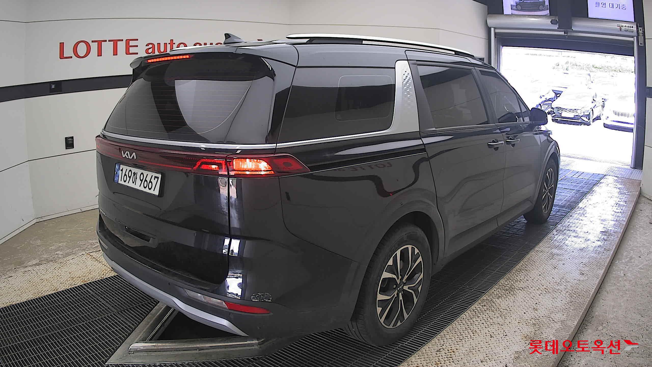 2023 - kia carnival