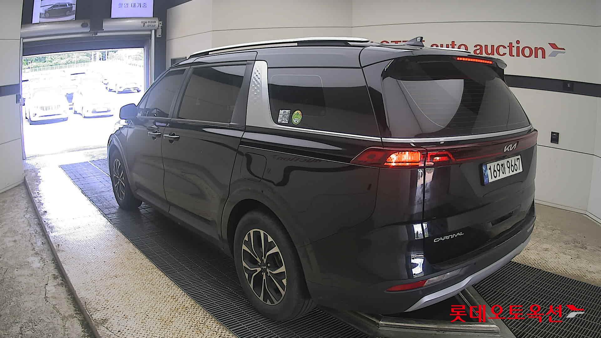 2023 - kia carnival