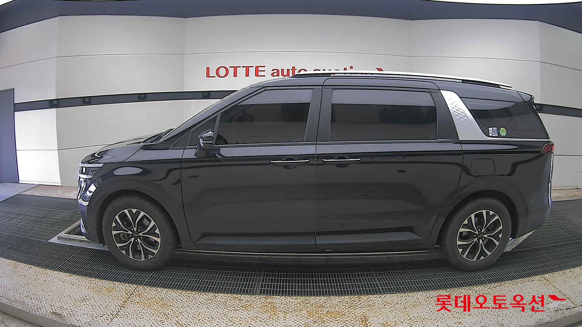 2023 - kia carnival