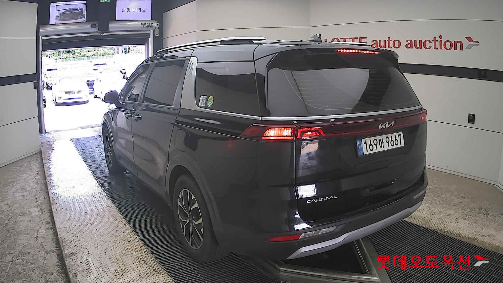 2023 - kia carnival